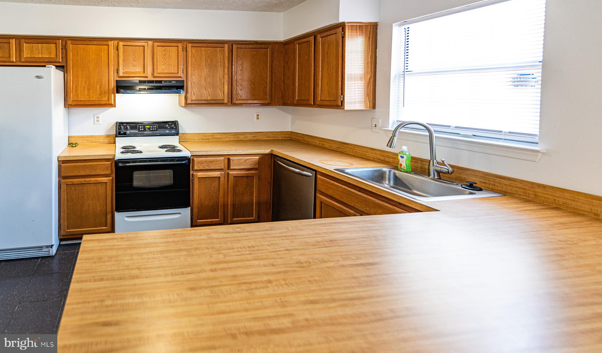 ST CHARLES HAMPSHIRE - Residential