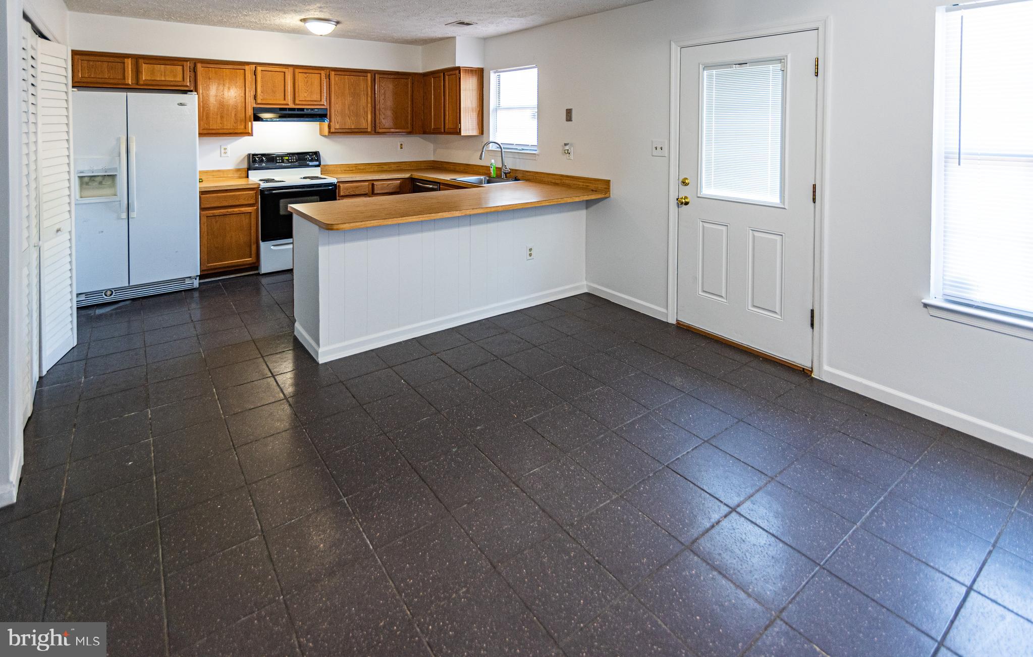 ST CHARLES HAMPSHIRE - Residential