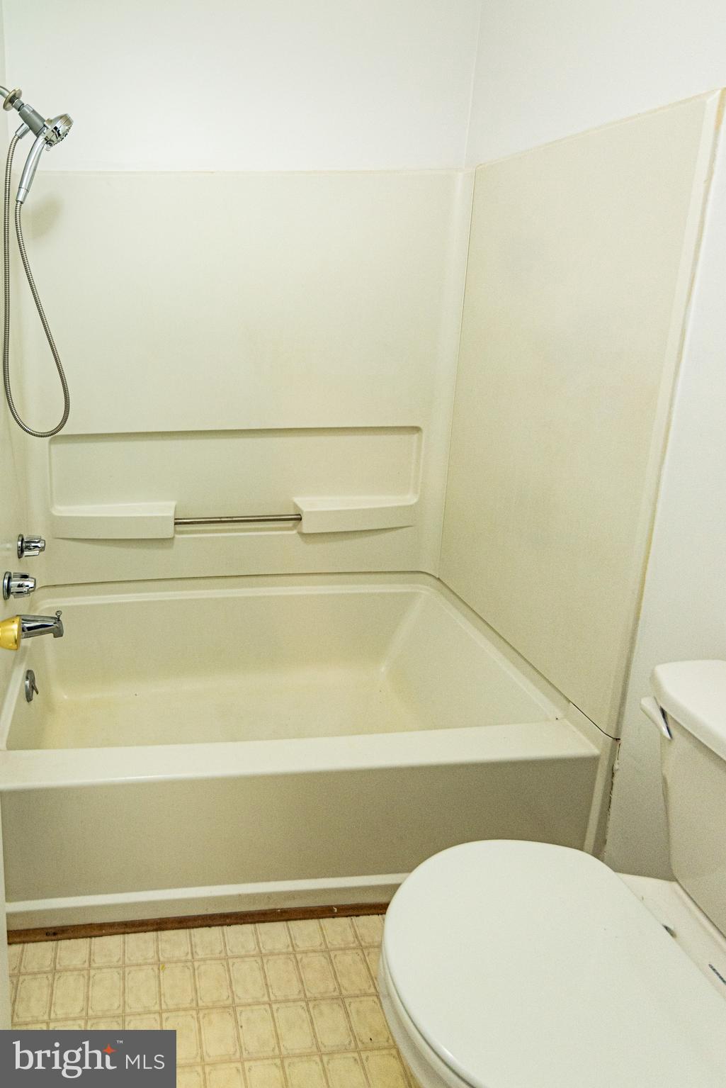 ST CHARLES HAMPSHIRE - Residential