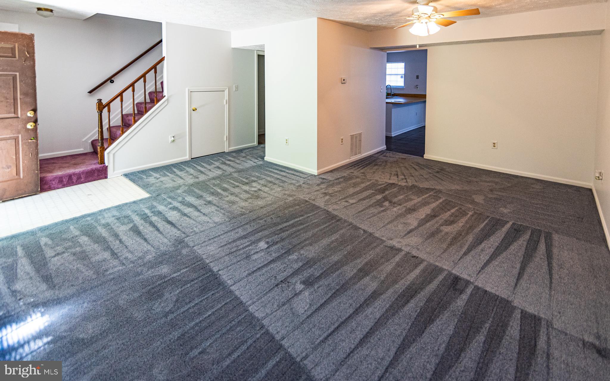 ST CHARLES HAMPSHIRE - Residential