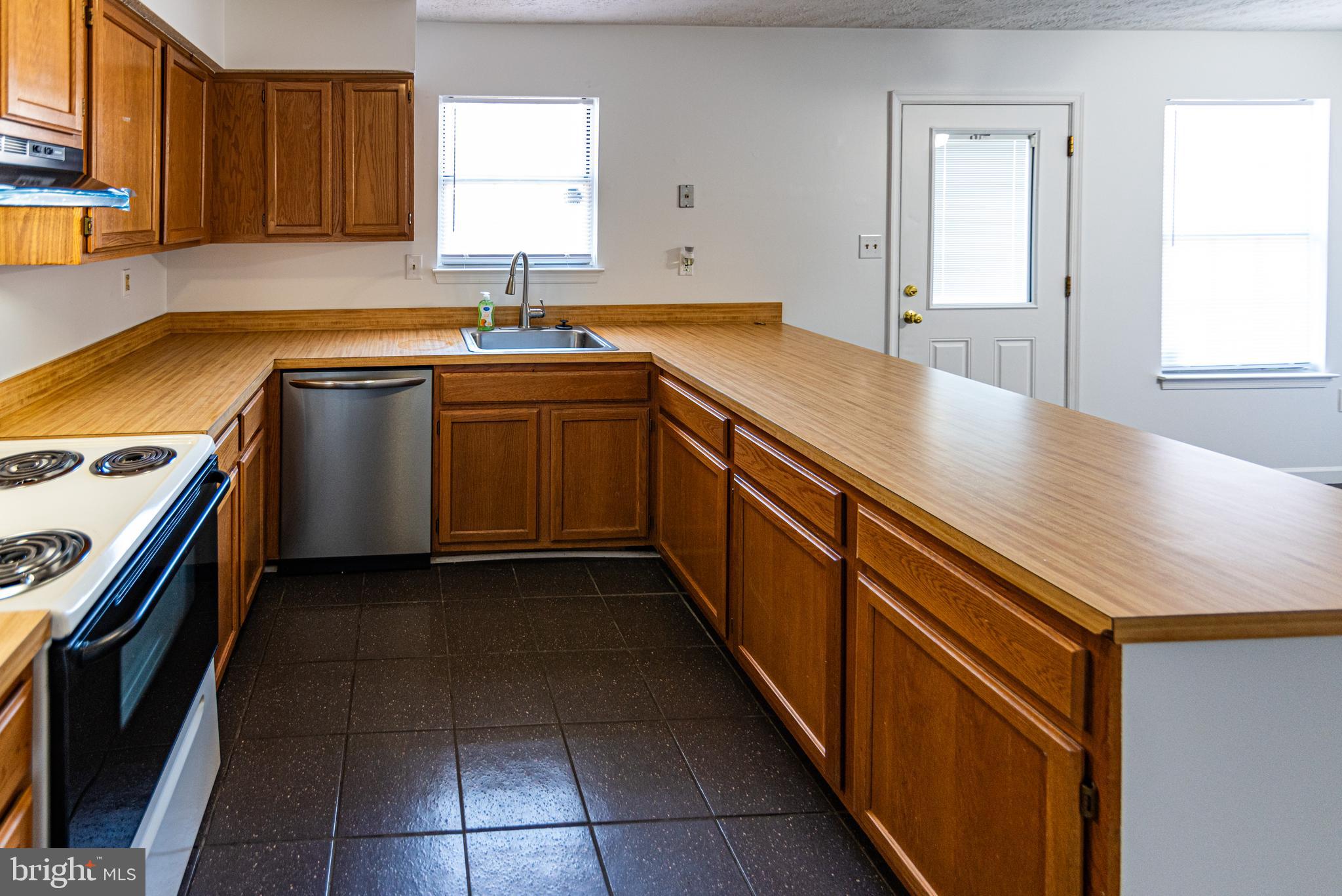 ST CHARLES HAMPSHIRE - Residential