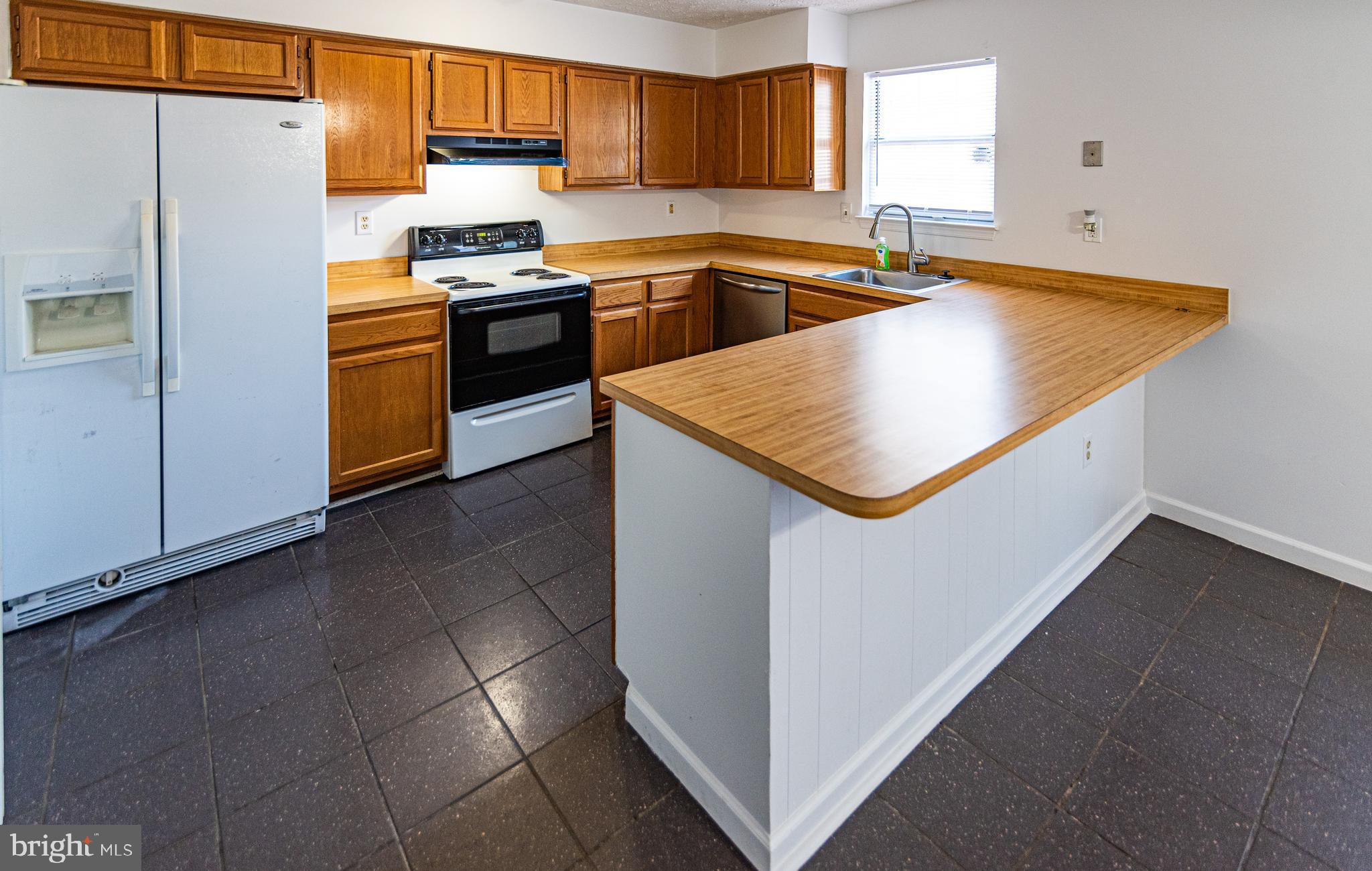 ST CHARLES HAMPSHIRE - Residential