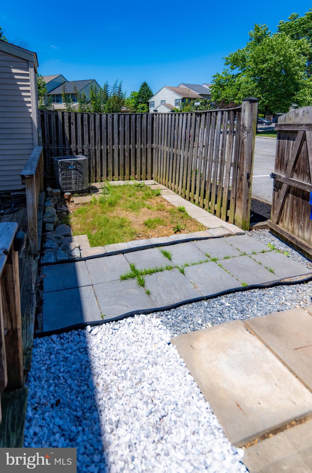 ST CHARLES HAMPSHIRE - Residential