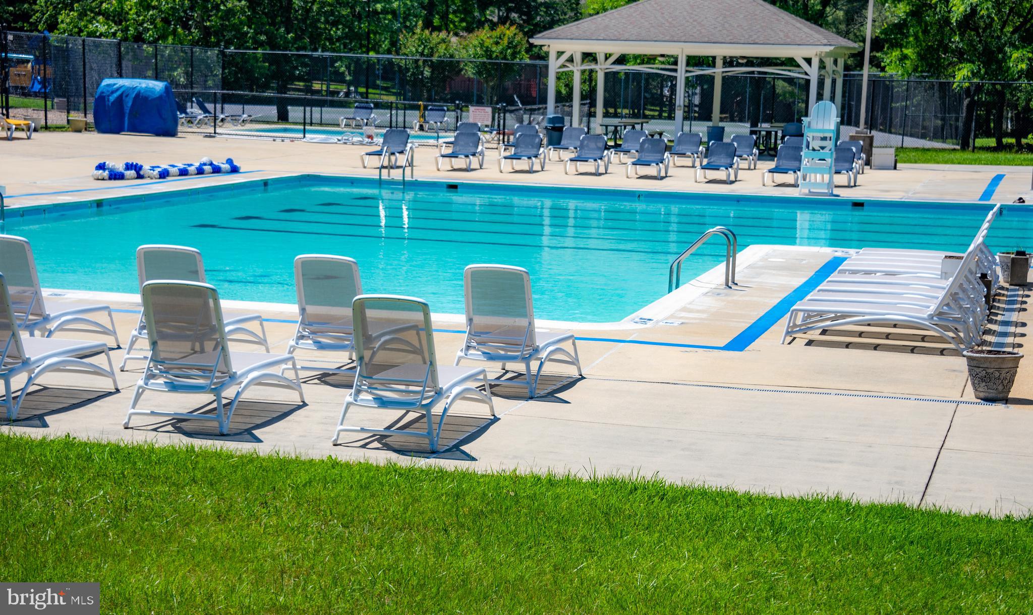 ST CHARLES HAMPSHIRE - Residential