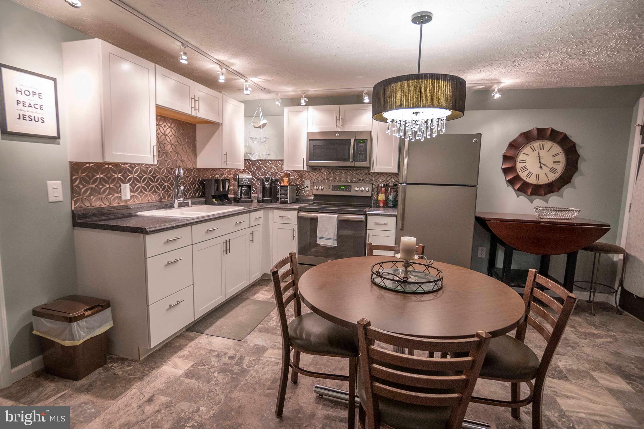 RIVERMONT ESTATES - Residential