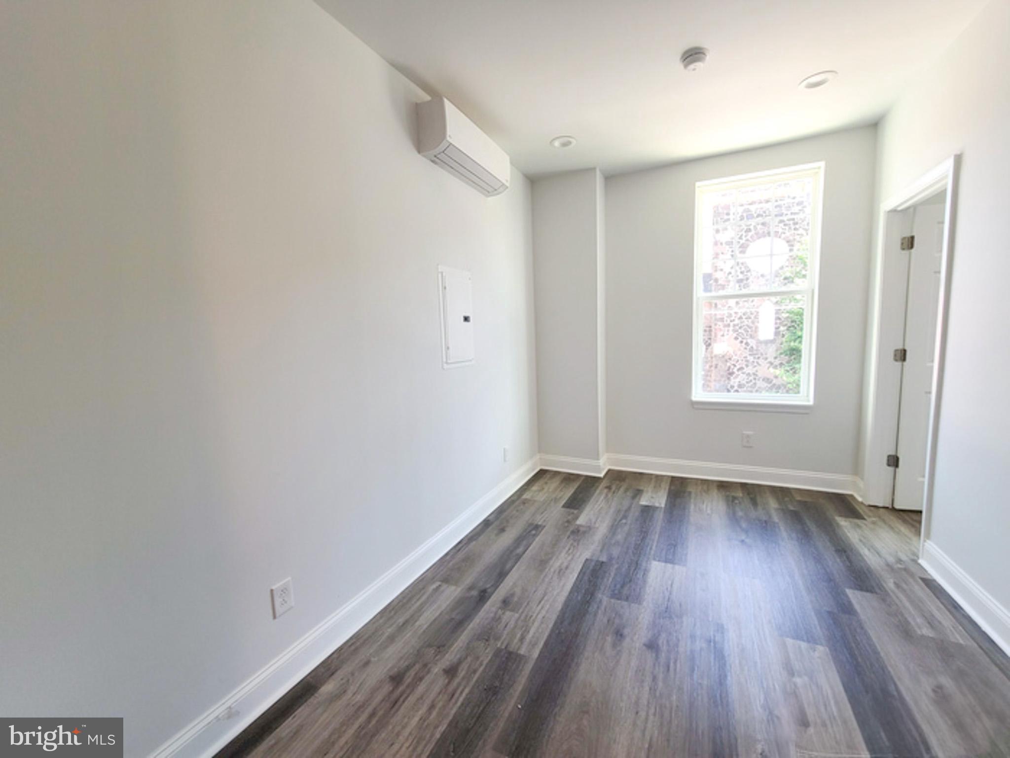 4732 LONGSHORE AVENUE 4