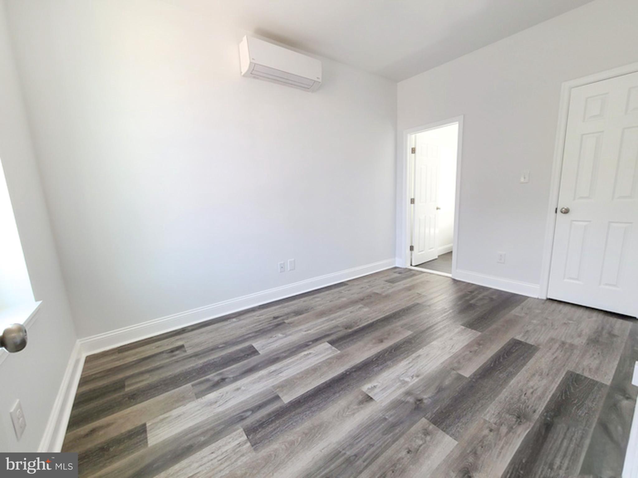 4732 LONGSHORE AVENUE 4