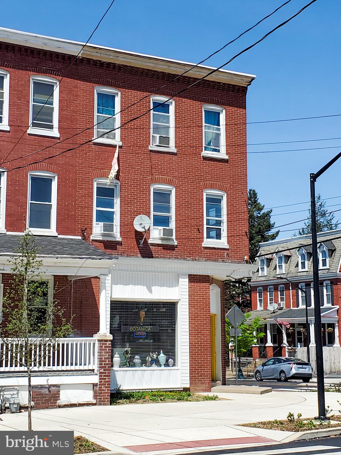353 E NEW STREET
