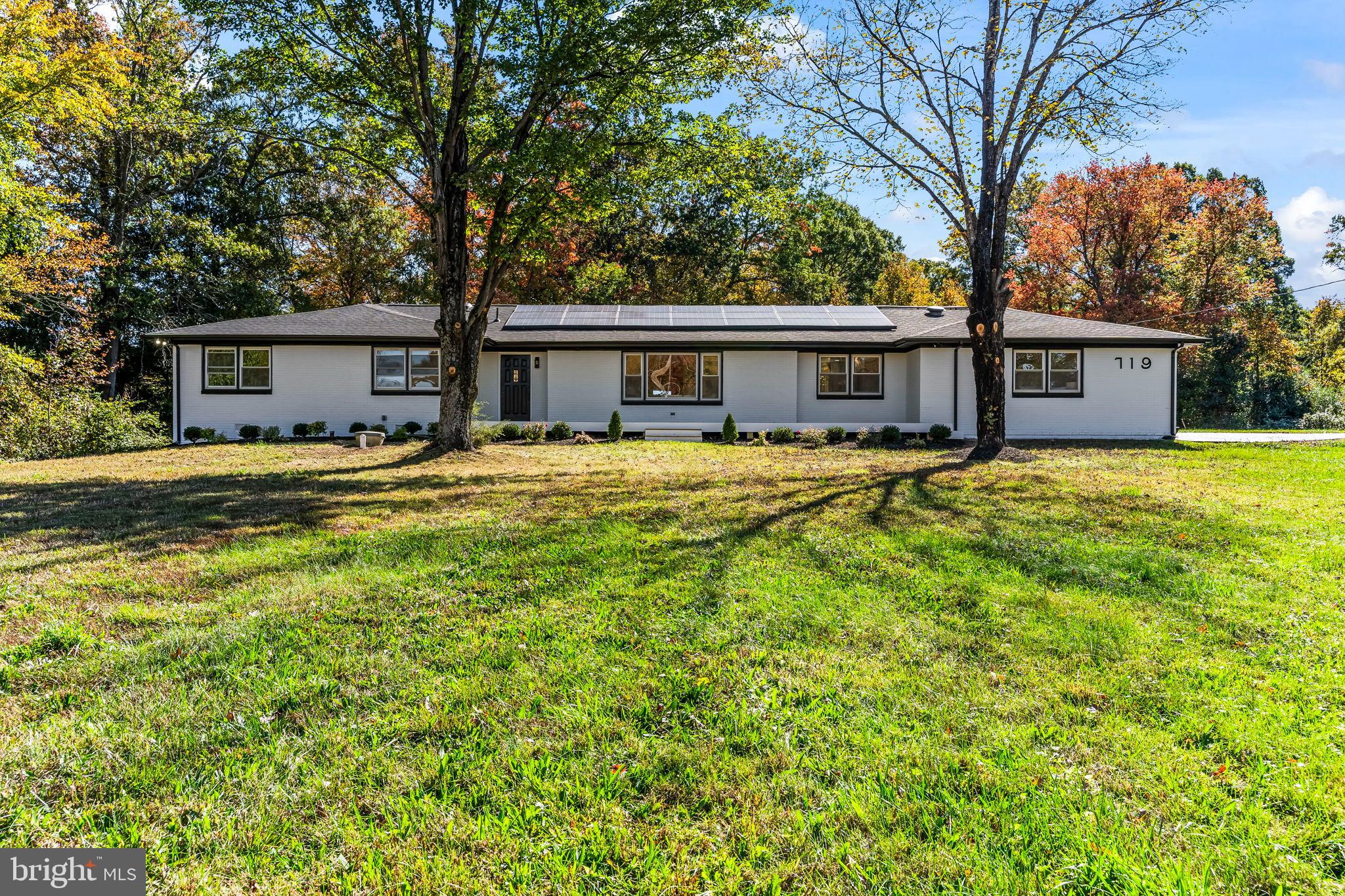 719 MANNING ROAD E