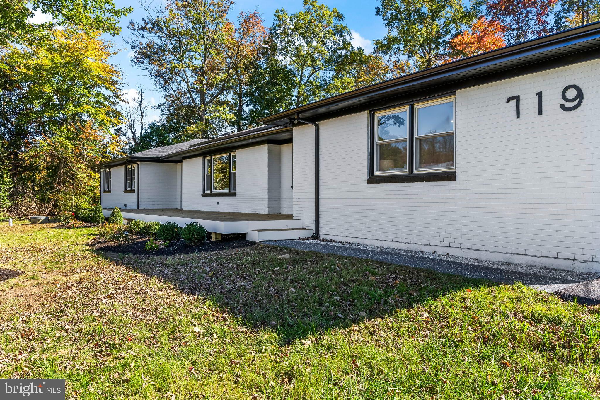 719 MANNING ROAD E