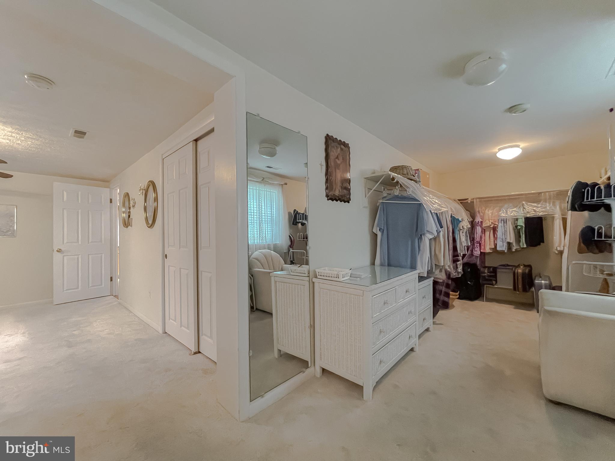 PEACOCK MANOR - Residential