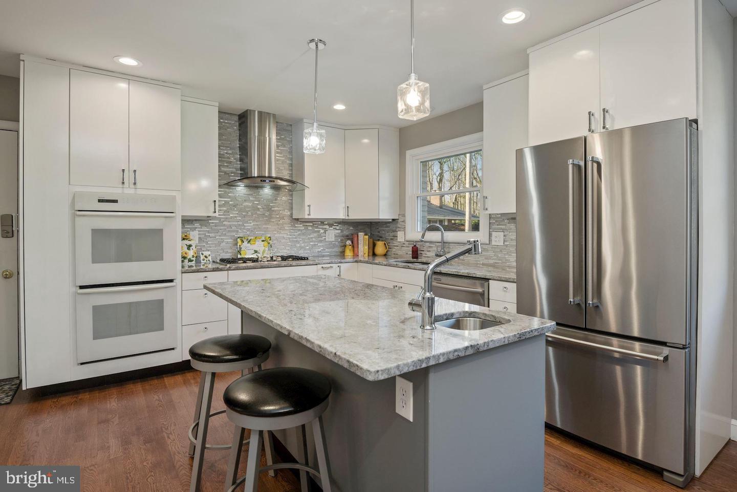 MOORE AND KEITH - Residential Lease