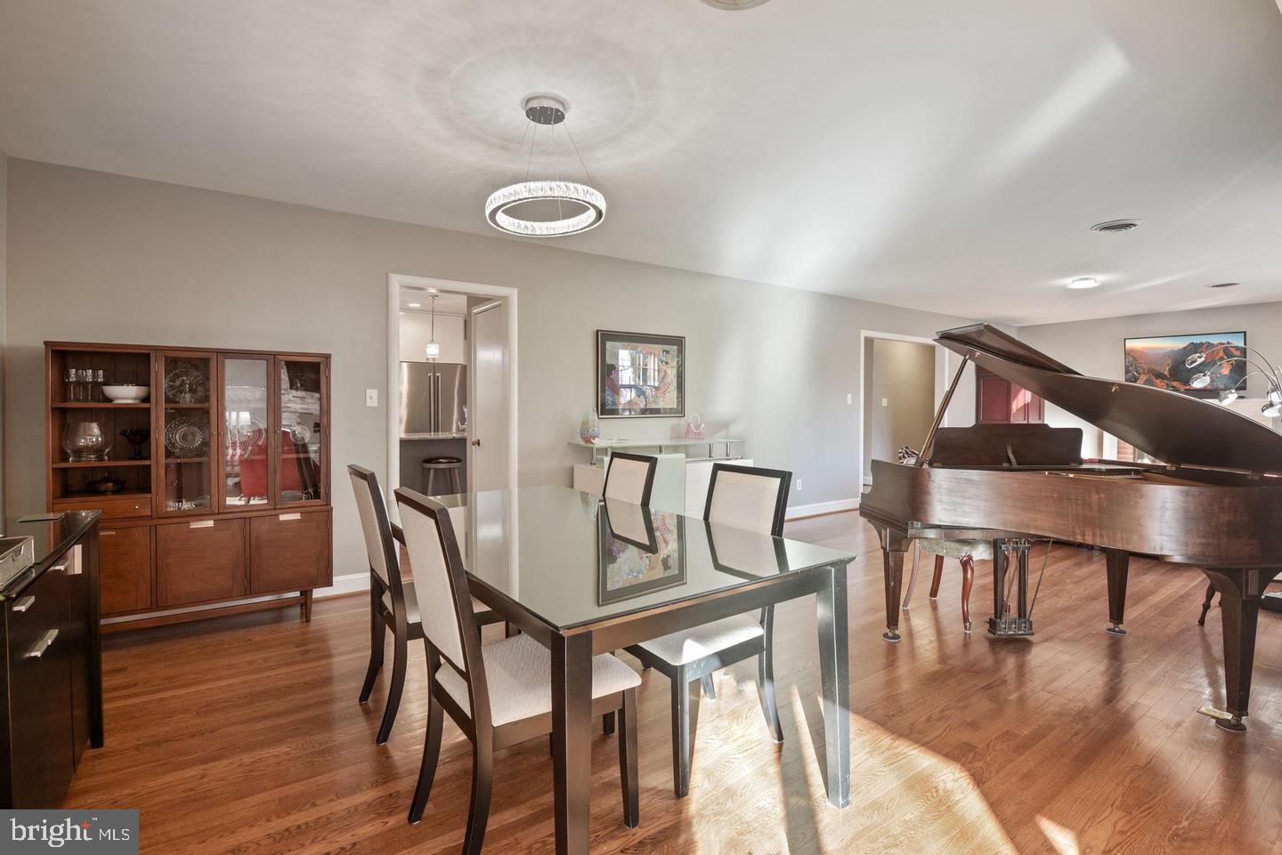 MOORE AND KEITH - Residential Lease