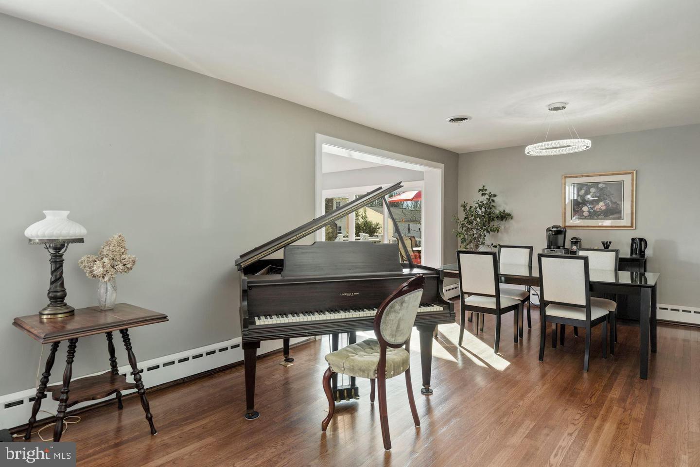 MOORE AND KEITH - Residential Lease