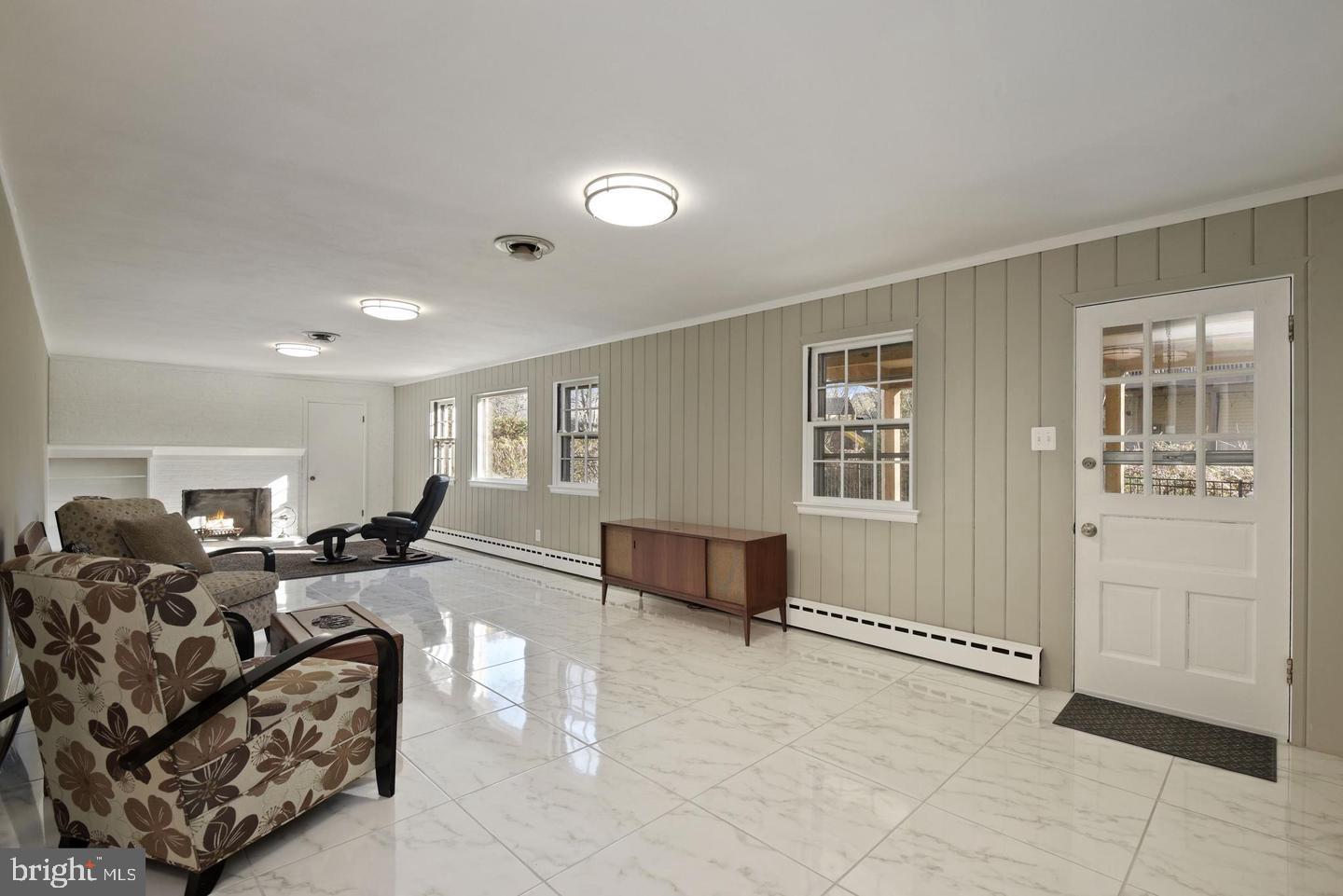 MOORE AND KEITH - Residential Lease