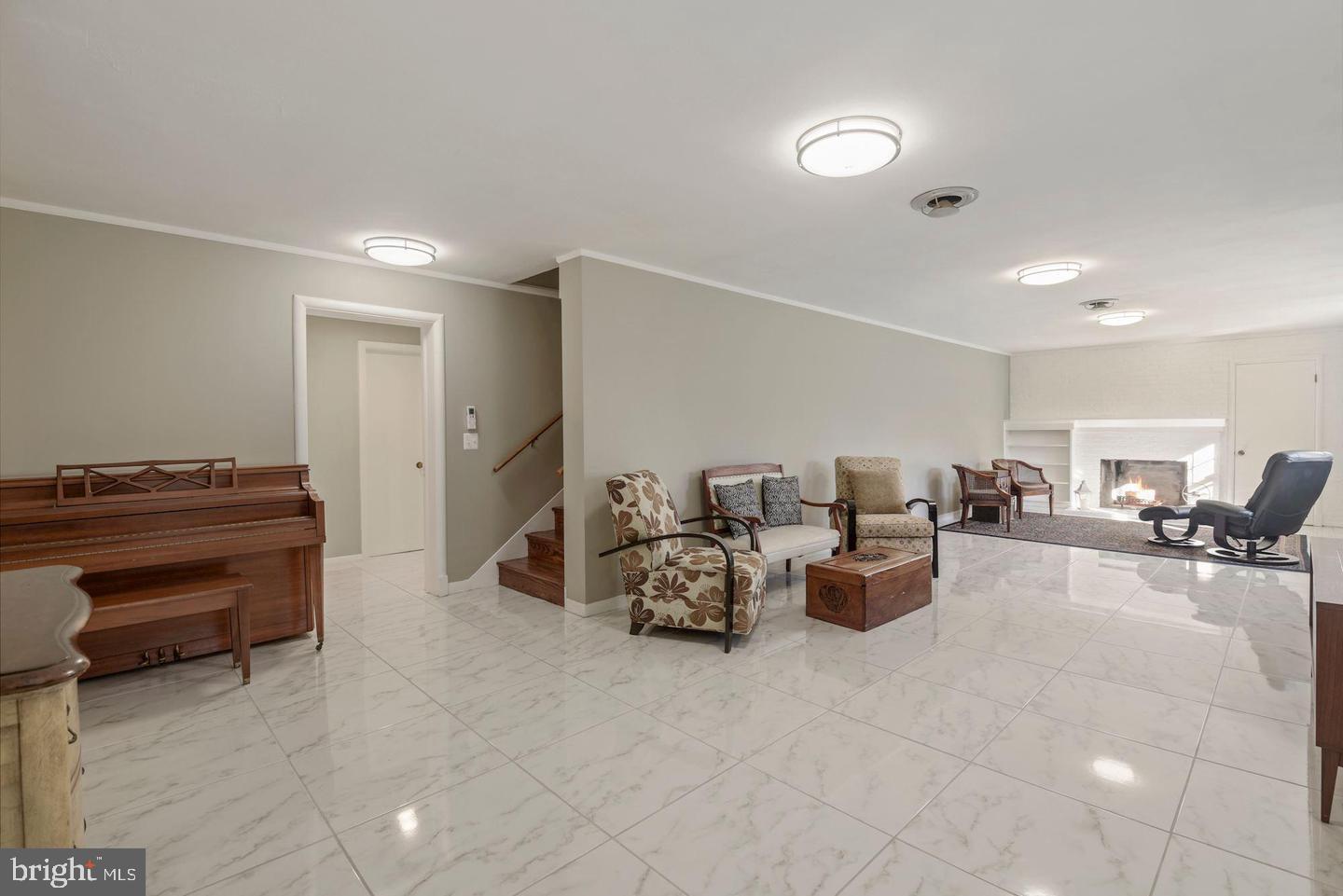 MOORE AND KEITH - Residential Lease