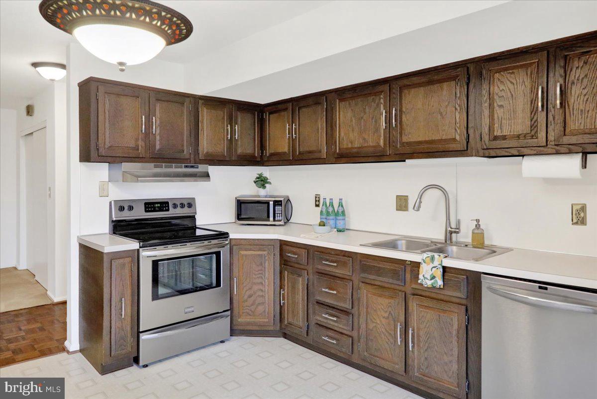 FLYING HILLS - Residential Lease