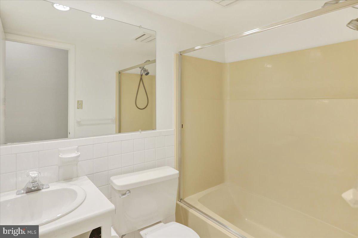 FLYING HILLS - Residential Lease