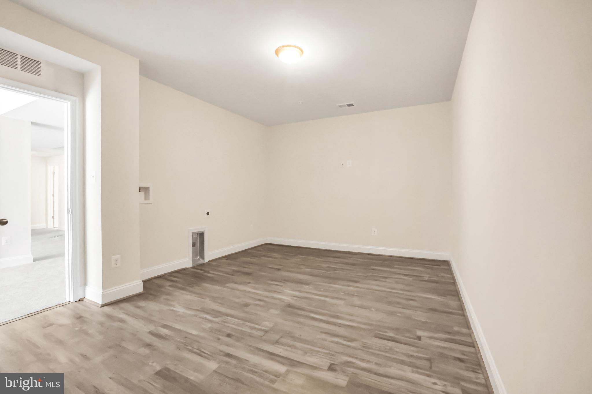 COLLINGBROOK - Residential