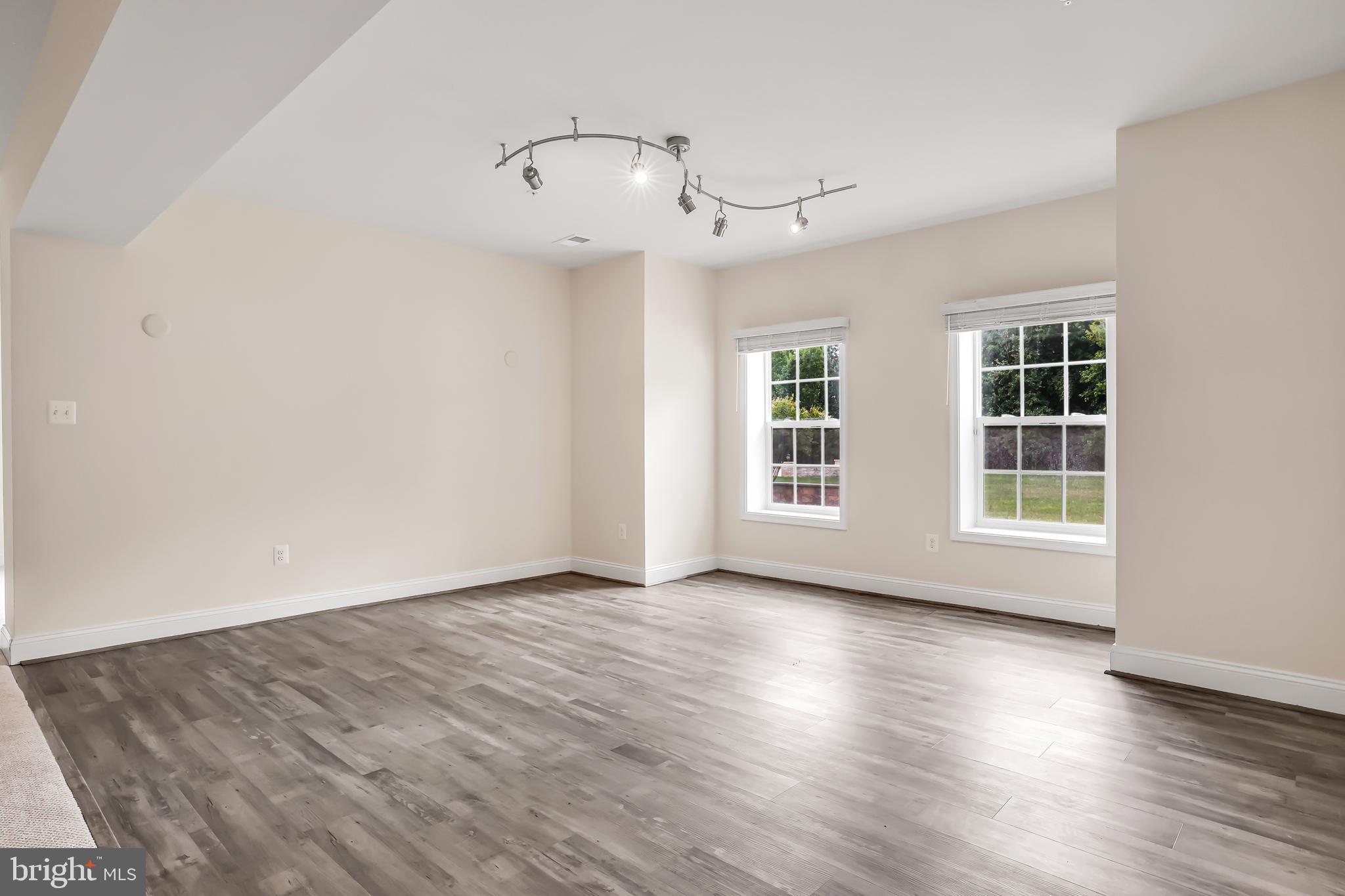 COLLINGBROOK - Residential