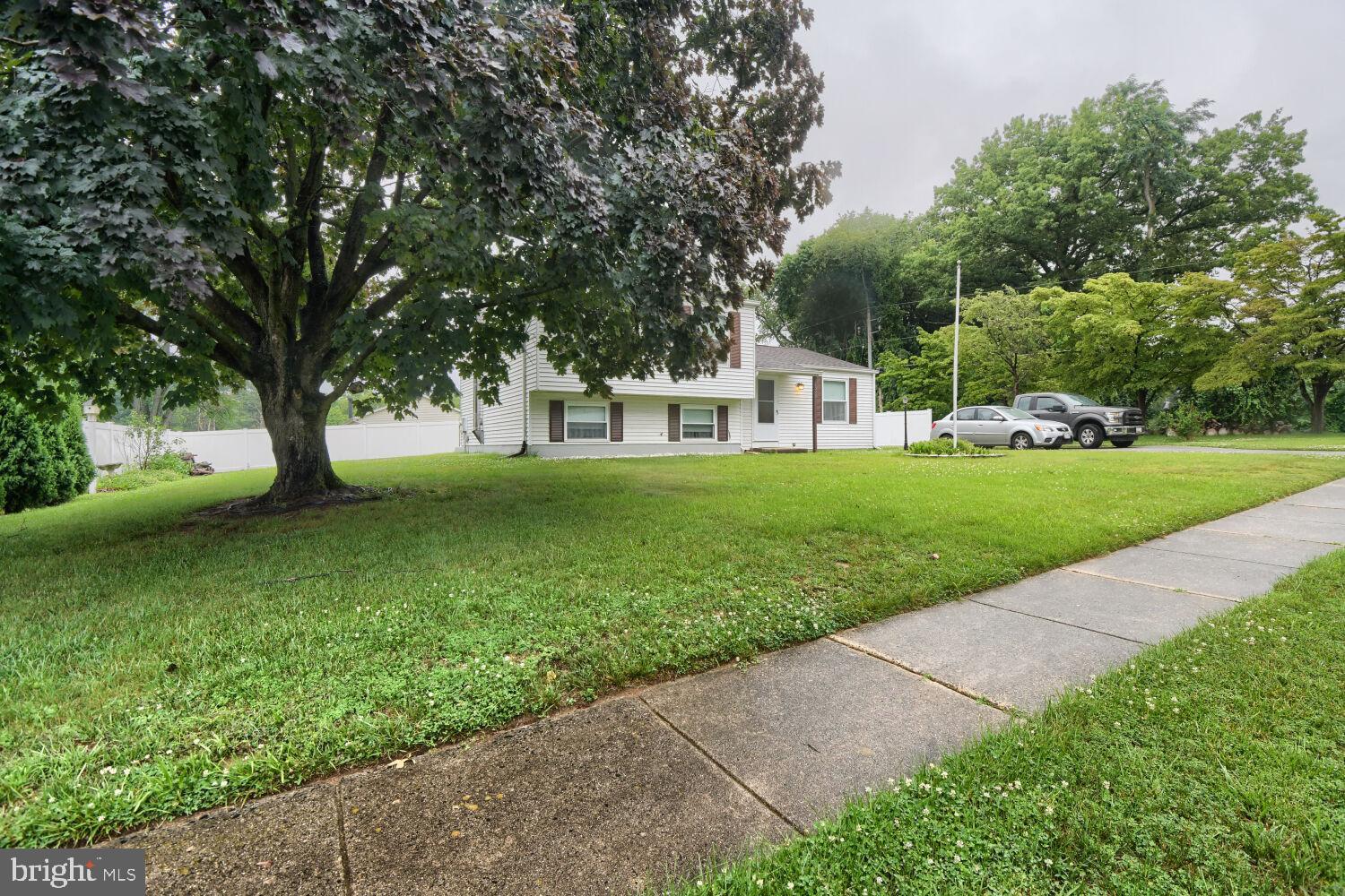 1520 MEADOWCREST COURT