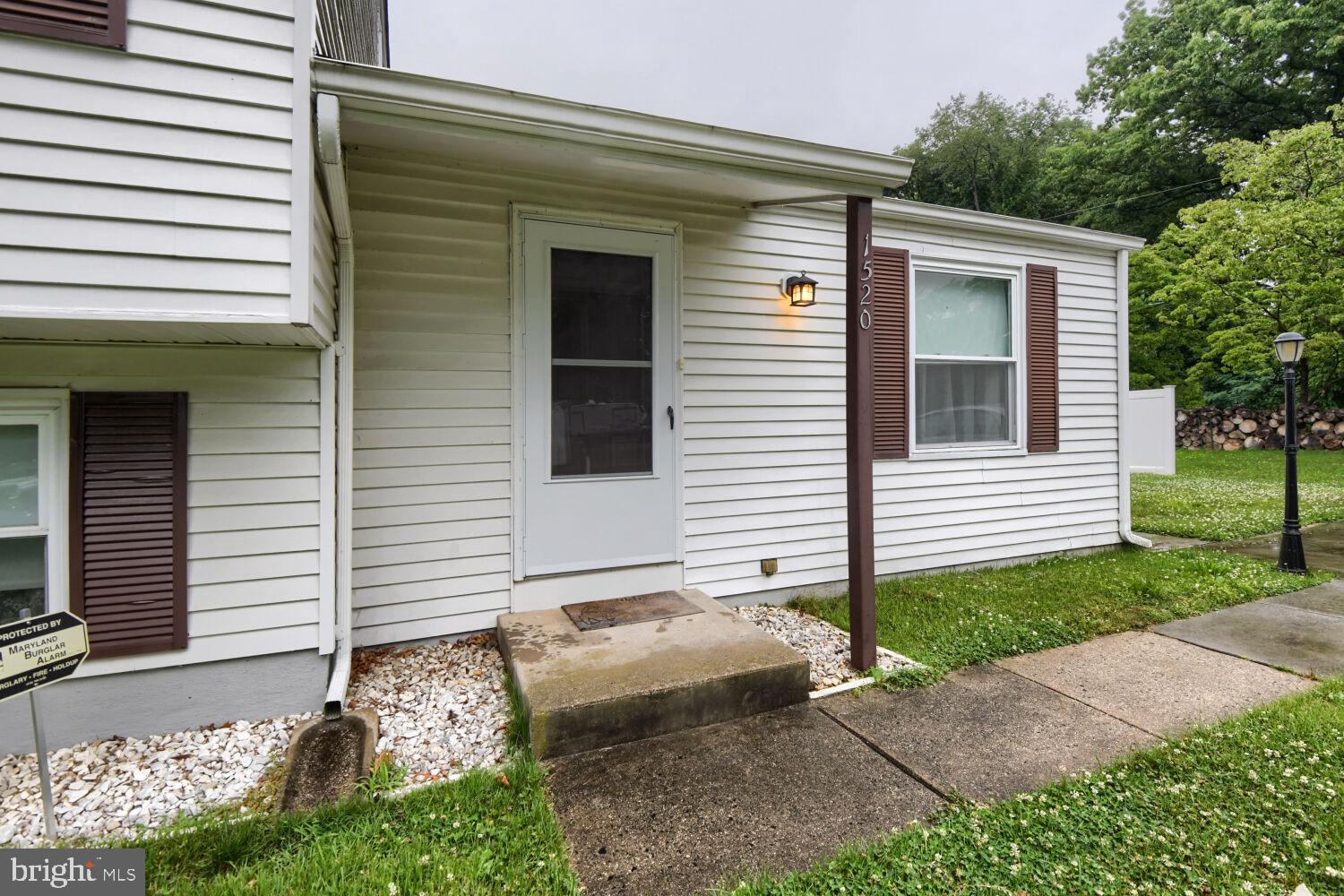 1520 MEADOWCREST COURT