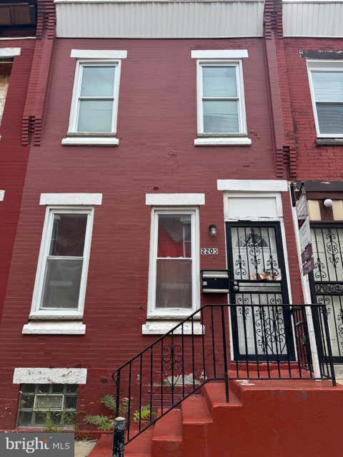 Townhouse For Sale - 2205 N Bouvier Street<br/> PHILADELPHIA, PA 19132