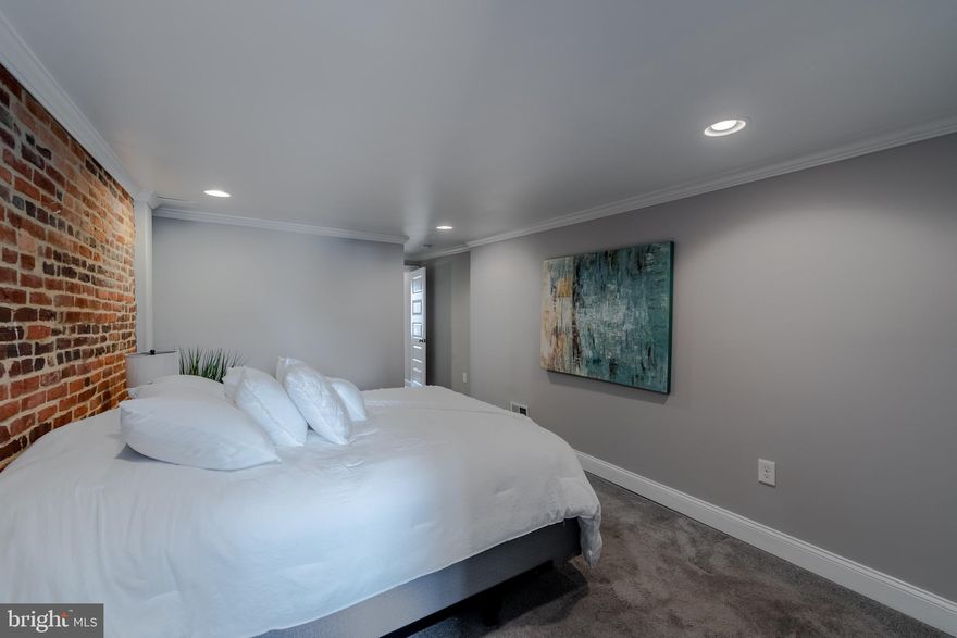 BEAUTIFUL CHAP PROPERTY FOR RENT!  FULLY FINISHED BASEMENT WITH BEDROOM AND PRIVATE BATH!  SEPARATE DINNING AND LIVING ROOM!  STATE OF THE ART KITCHEN WITH NEW APPLIANCES!  UPSTAIRS COMPLETE WITH TWO BEDROOMS AND TWO PRIVATE BATHROOMS, WITH A PRIVATE ROOF TOP DECK WITH AMAZING VIEW OF THE HARBOR AND DOWNTOWN BALTIMORE!
PROPERTY IS PROFESSIONALLY MANAGED!   SCHEDULE YOUR SHOWING TODAY!