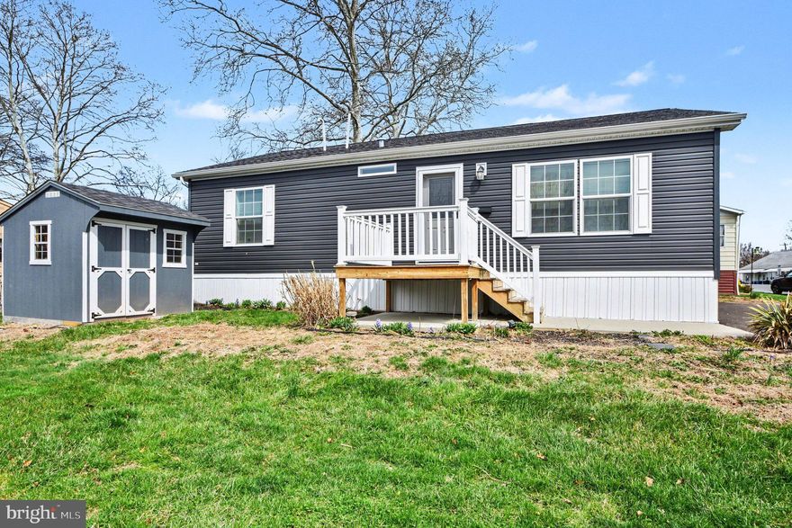 Beautiful New Listing in Green Lane!!