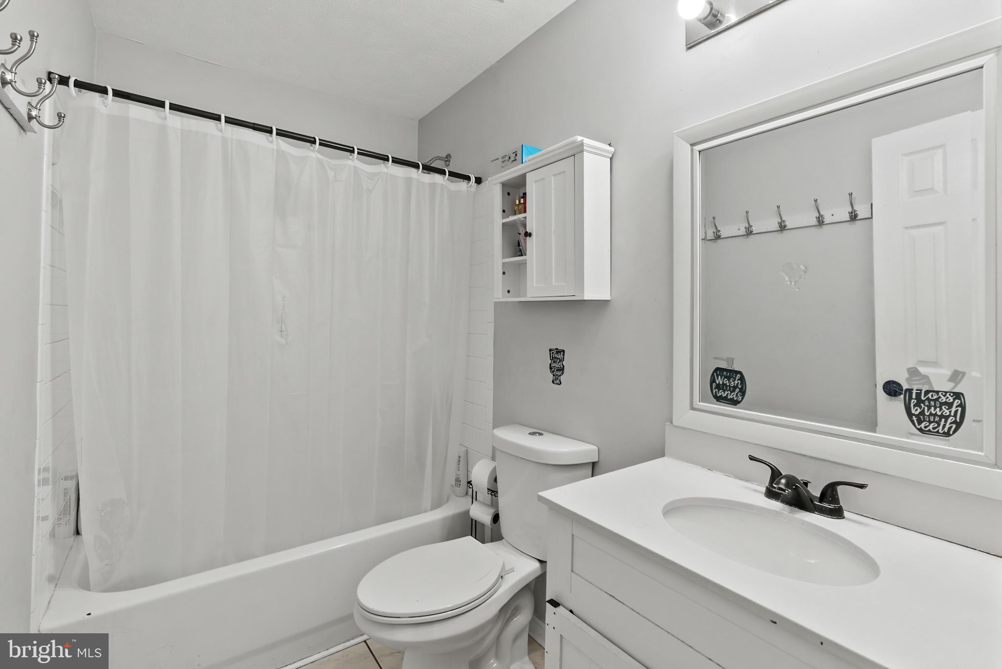 ROYAL OAKS - Residential