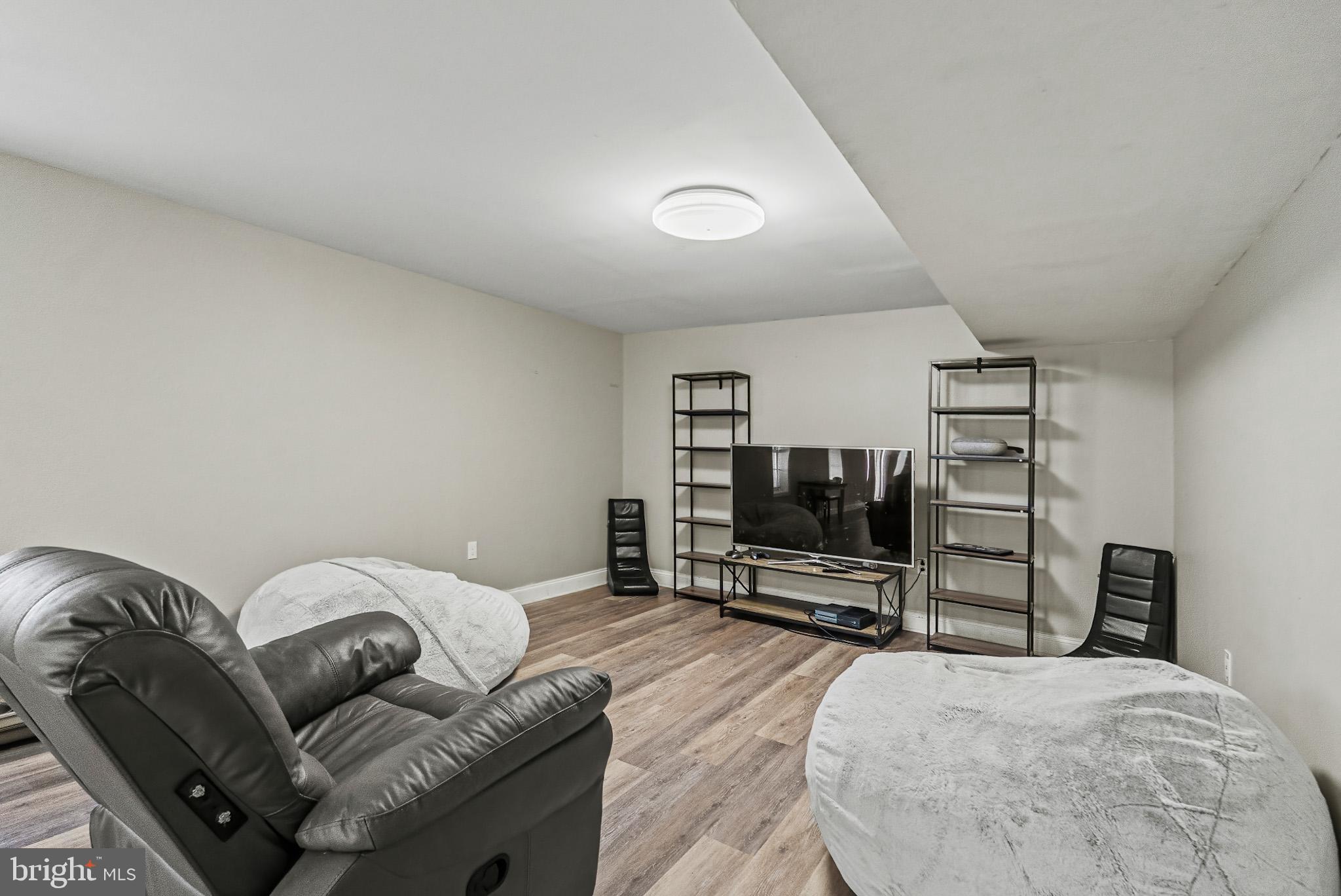 ROYAL OAKS - Residential