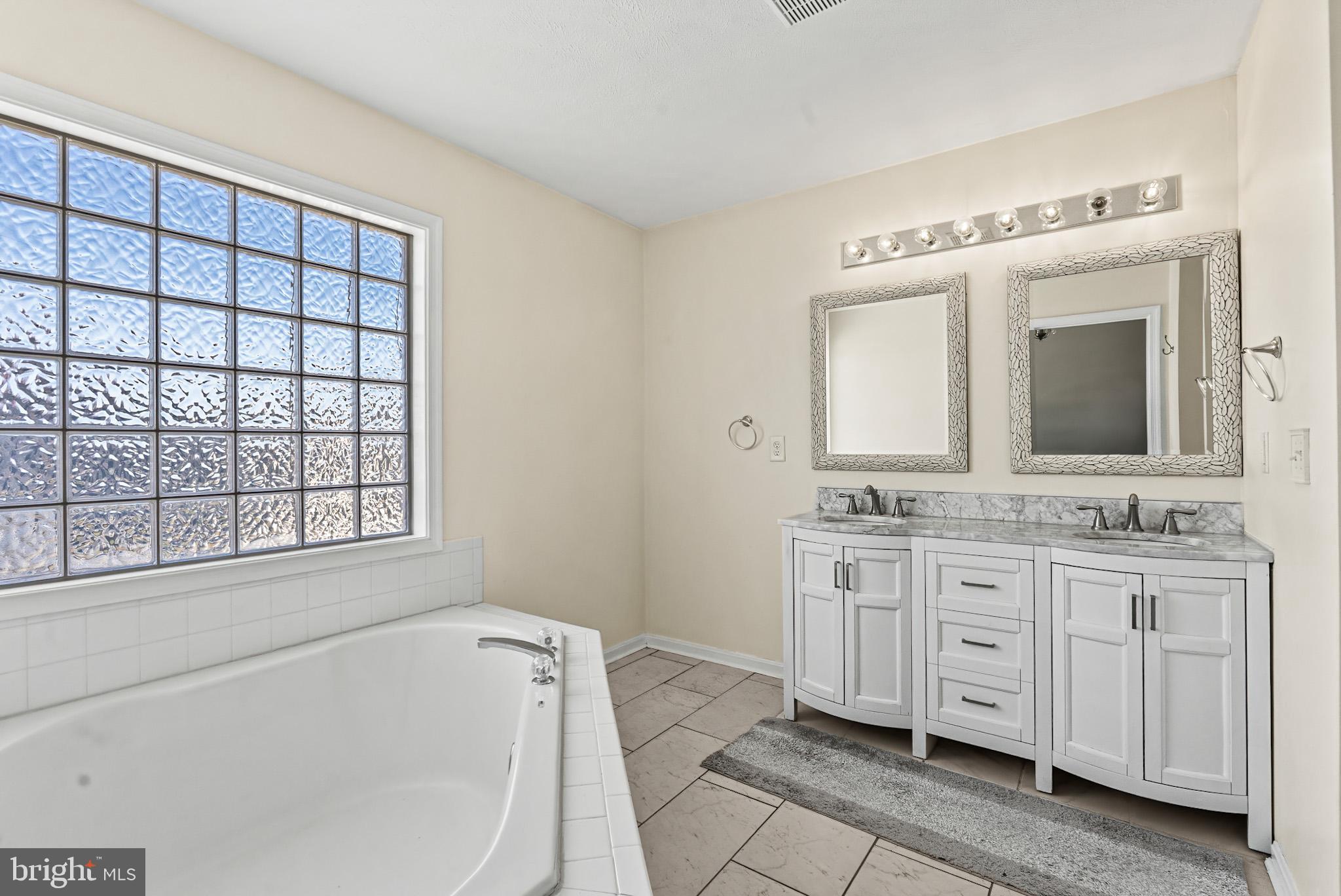 ROYAL OAKS - Residential