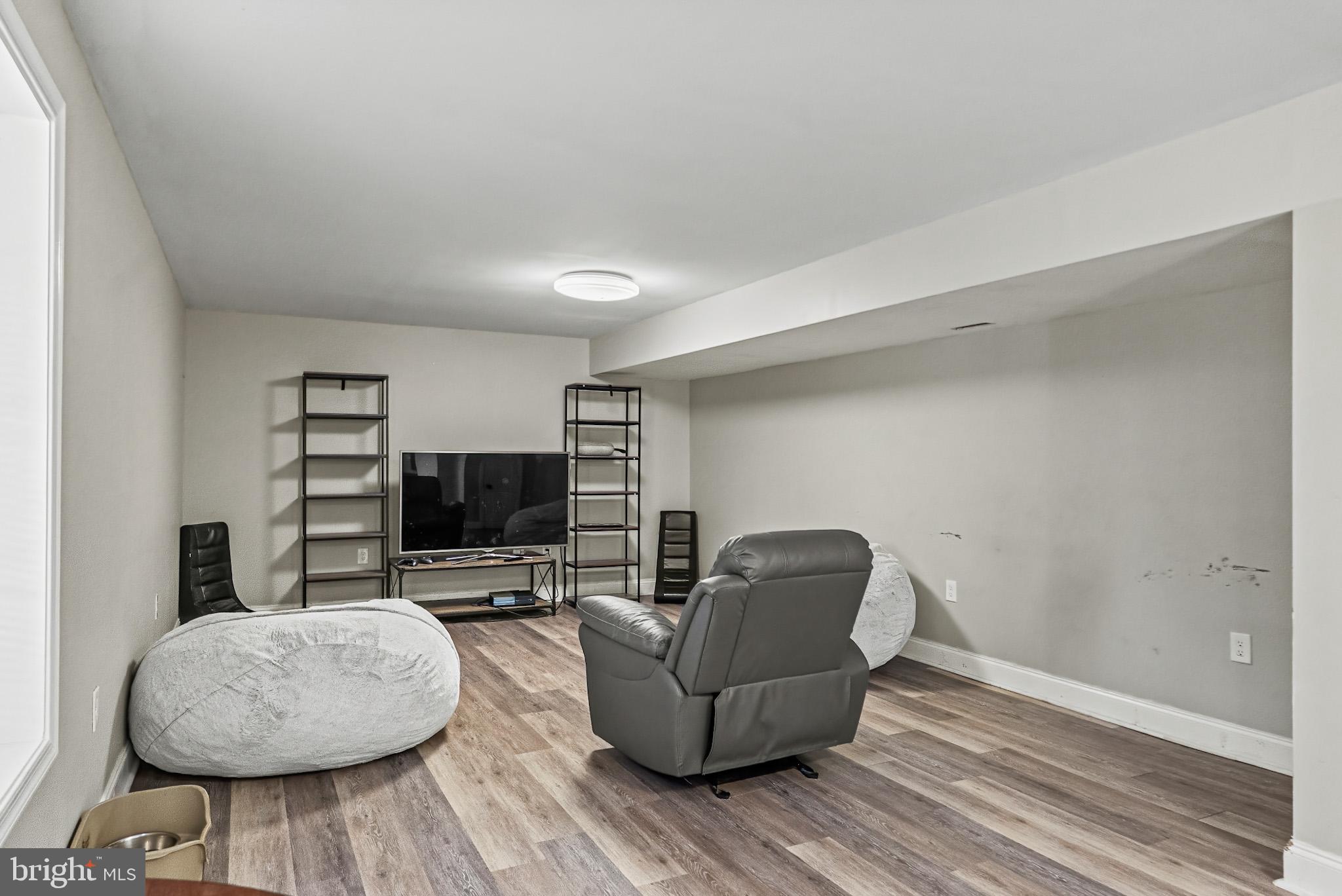 ROYAL OAKS - Residential