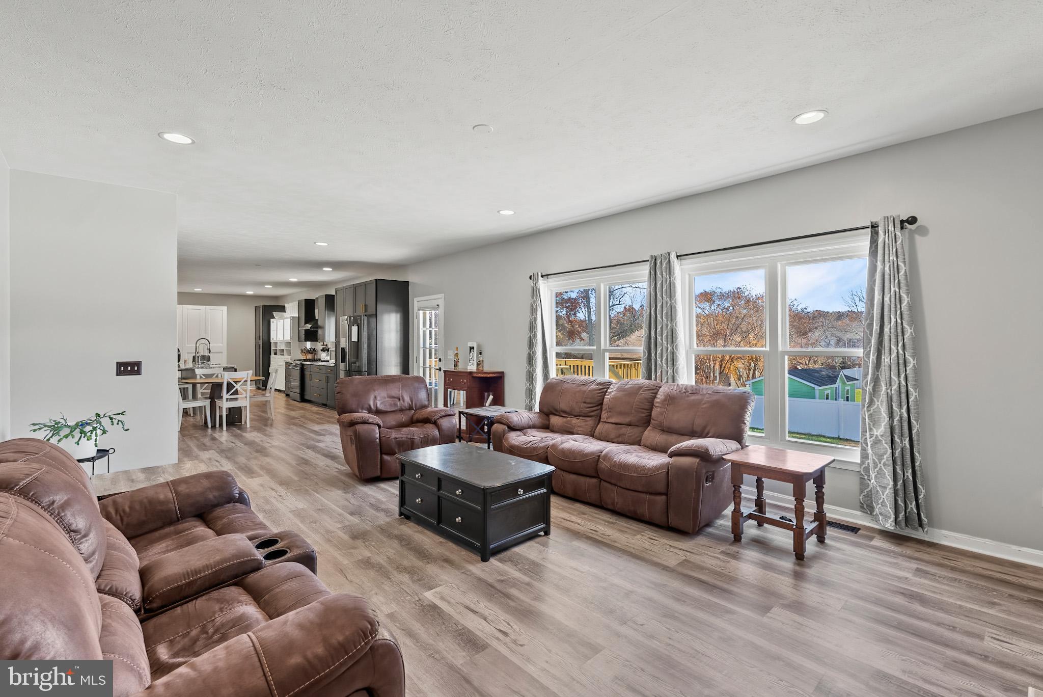 ROYAL OAKS - Residential