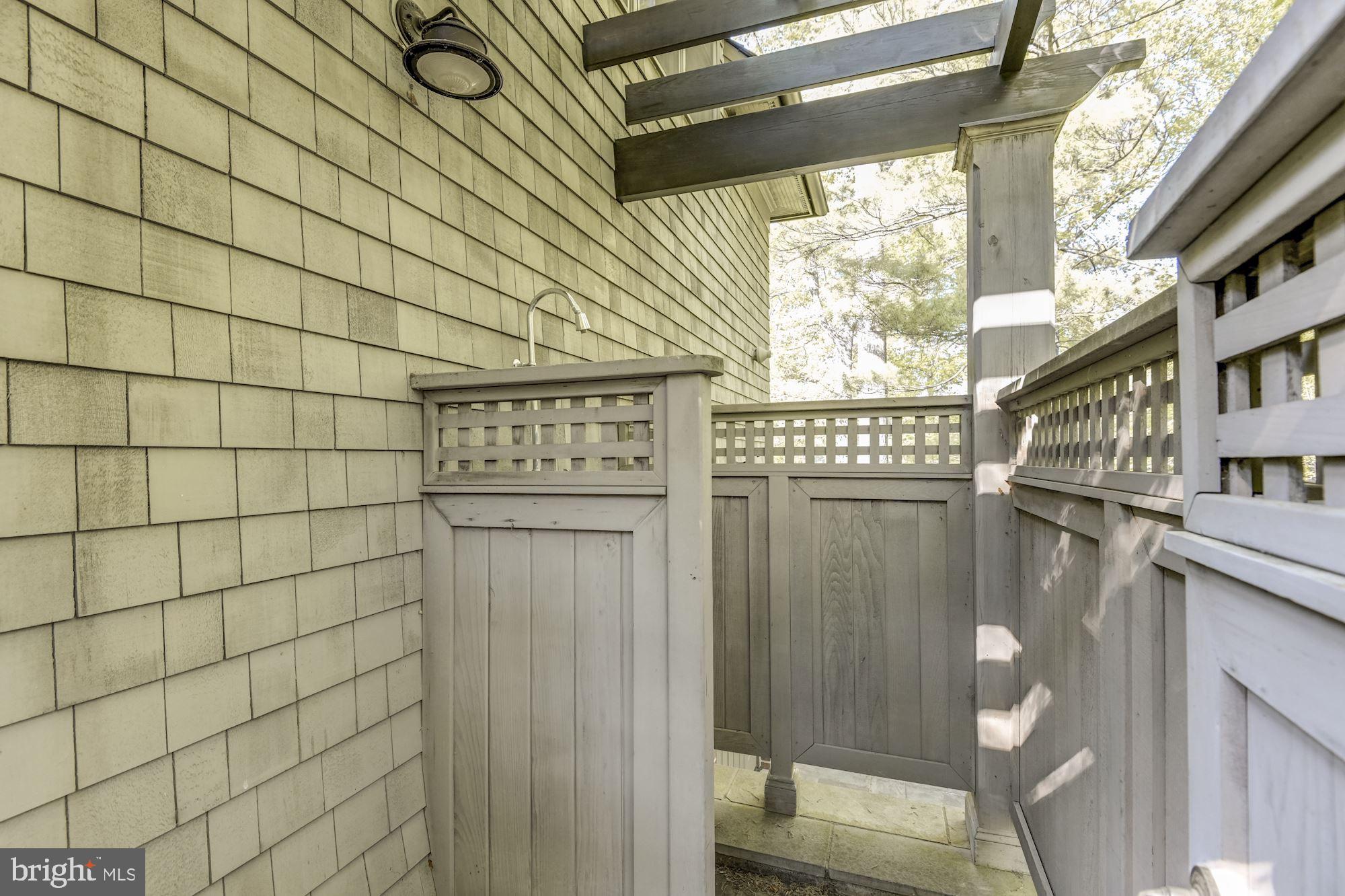 BRADLEY HILLS GROVE - Residential