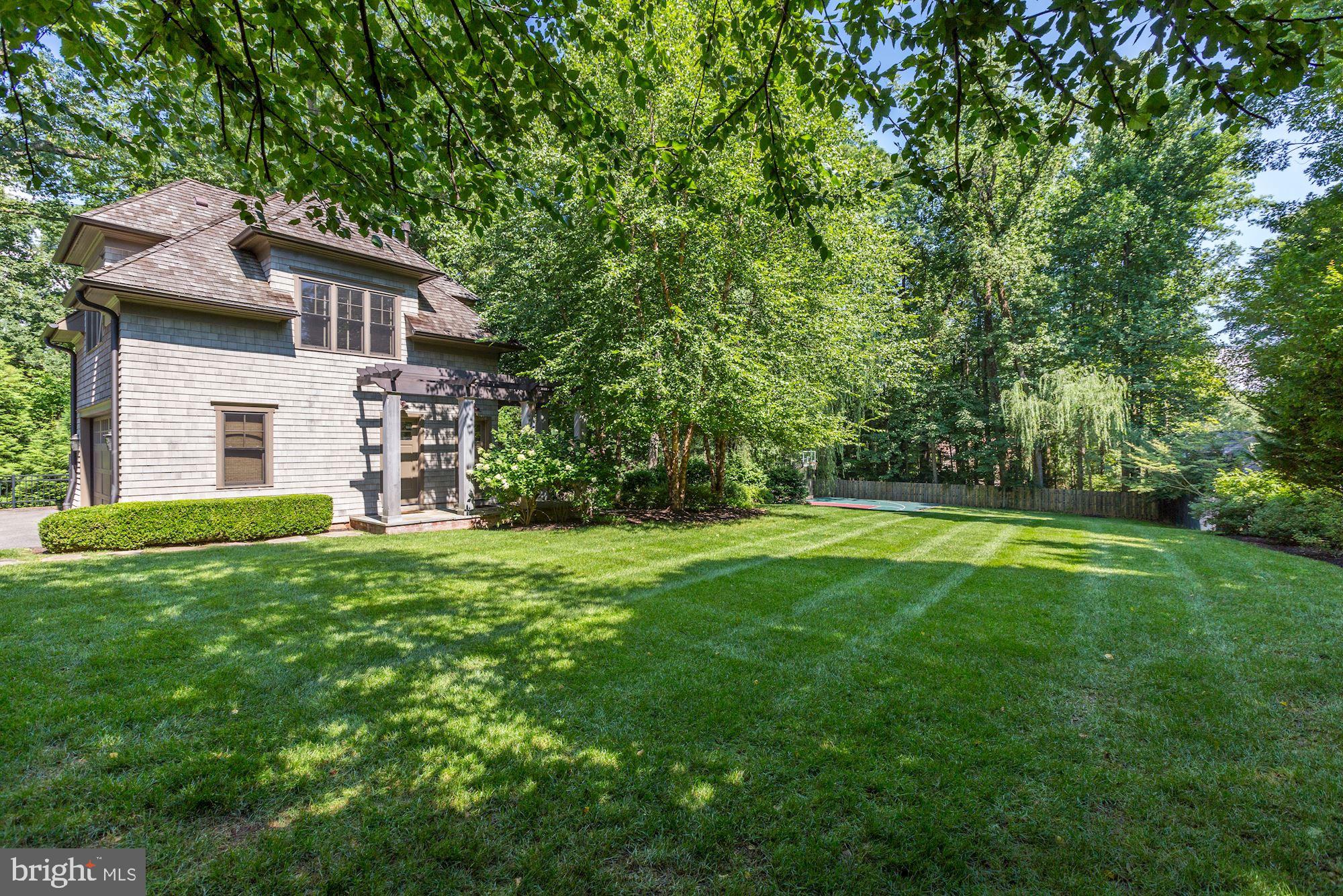 BRADLEY HILLS GROVE - Residential