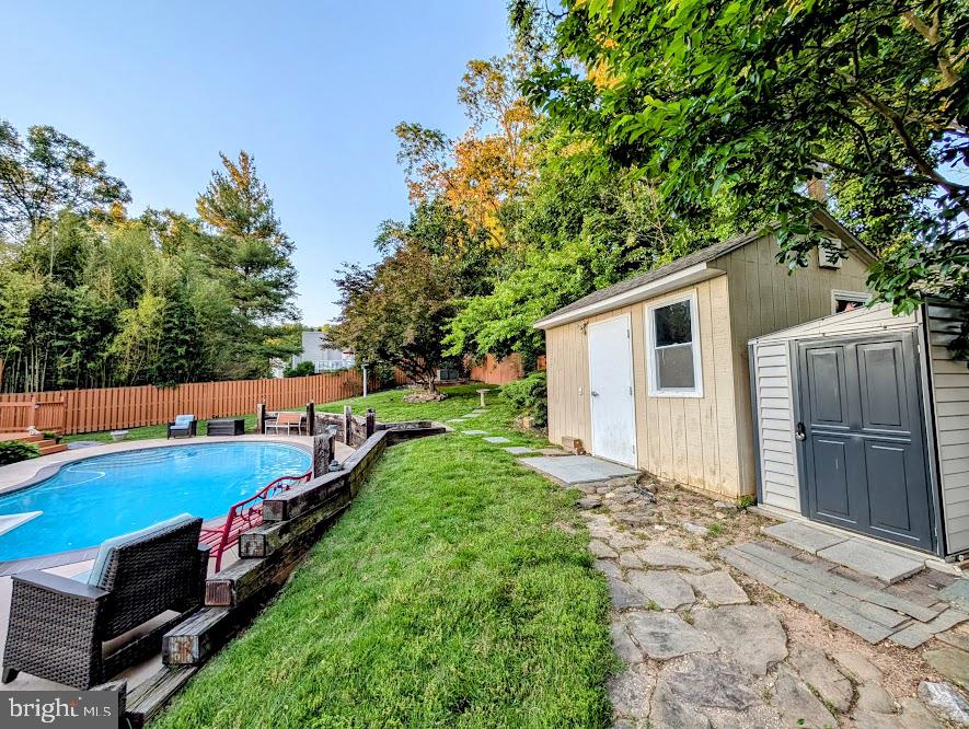 STONEYBROOKE - Residential