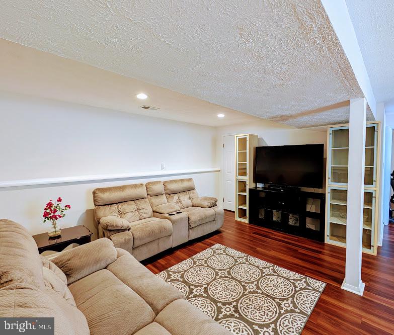 STONEYBROOKE - Residential