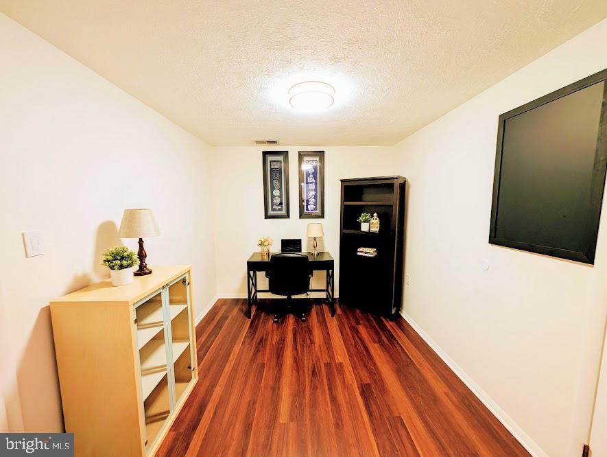 STONEYBROOKE - Residential