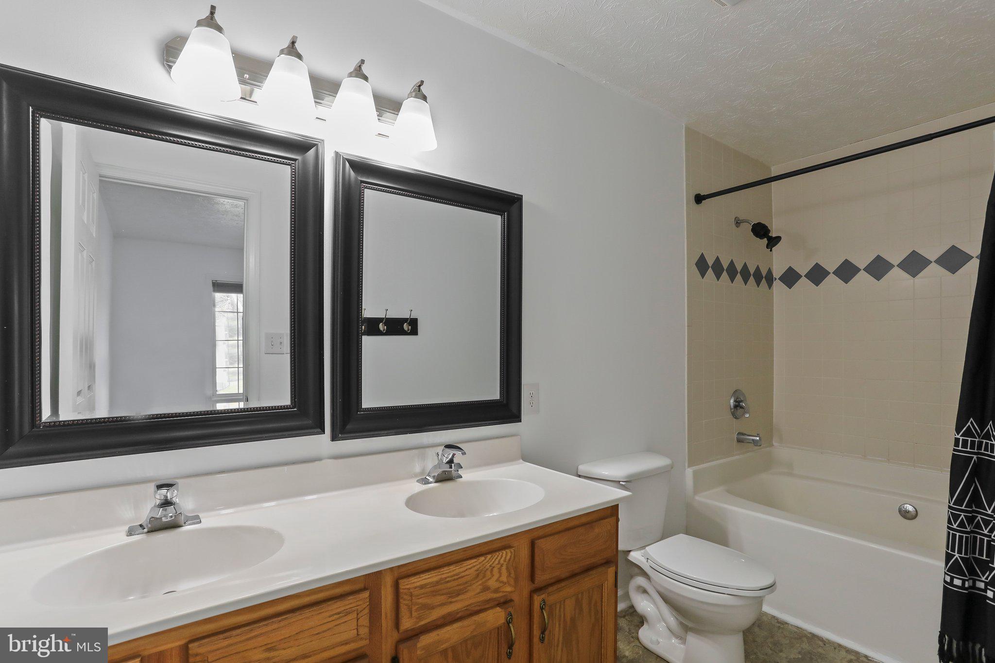 MEADOWS OF ARDEN - Residential Lease