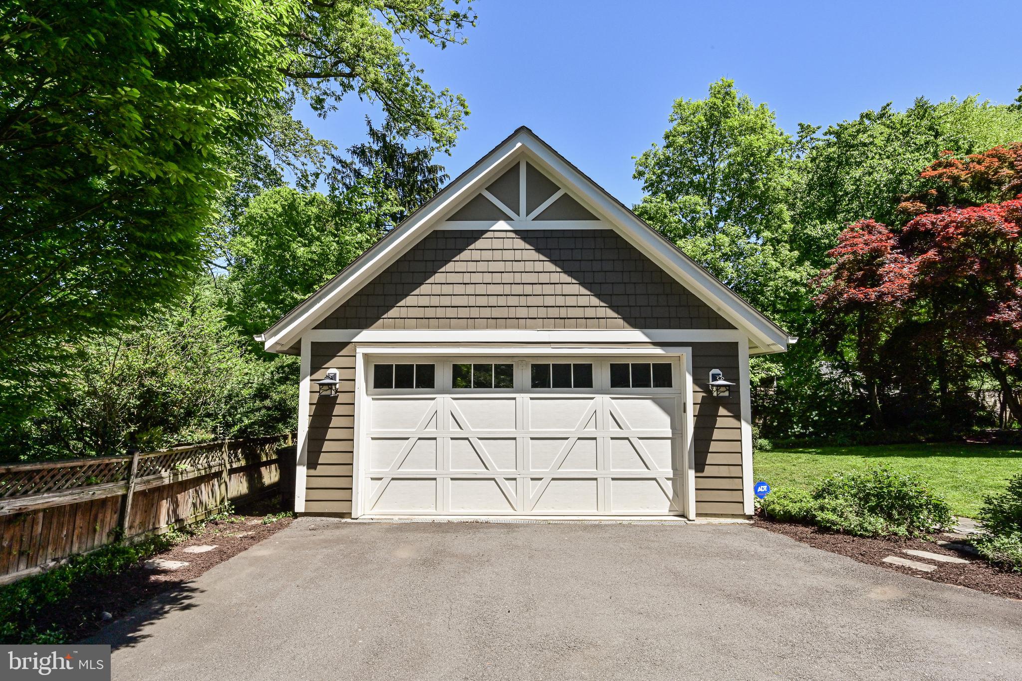 GOLF CLUB MANOR - Residential