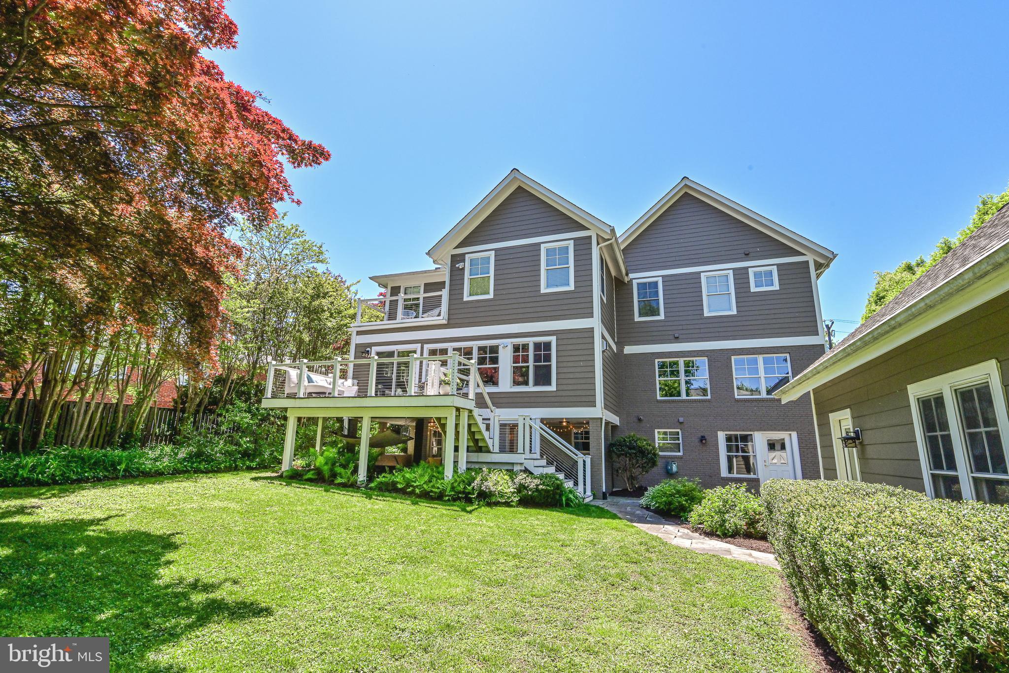 GOLF CLUB MANOR - Residential