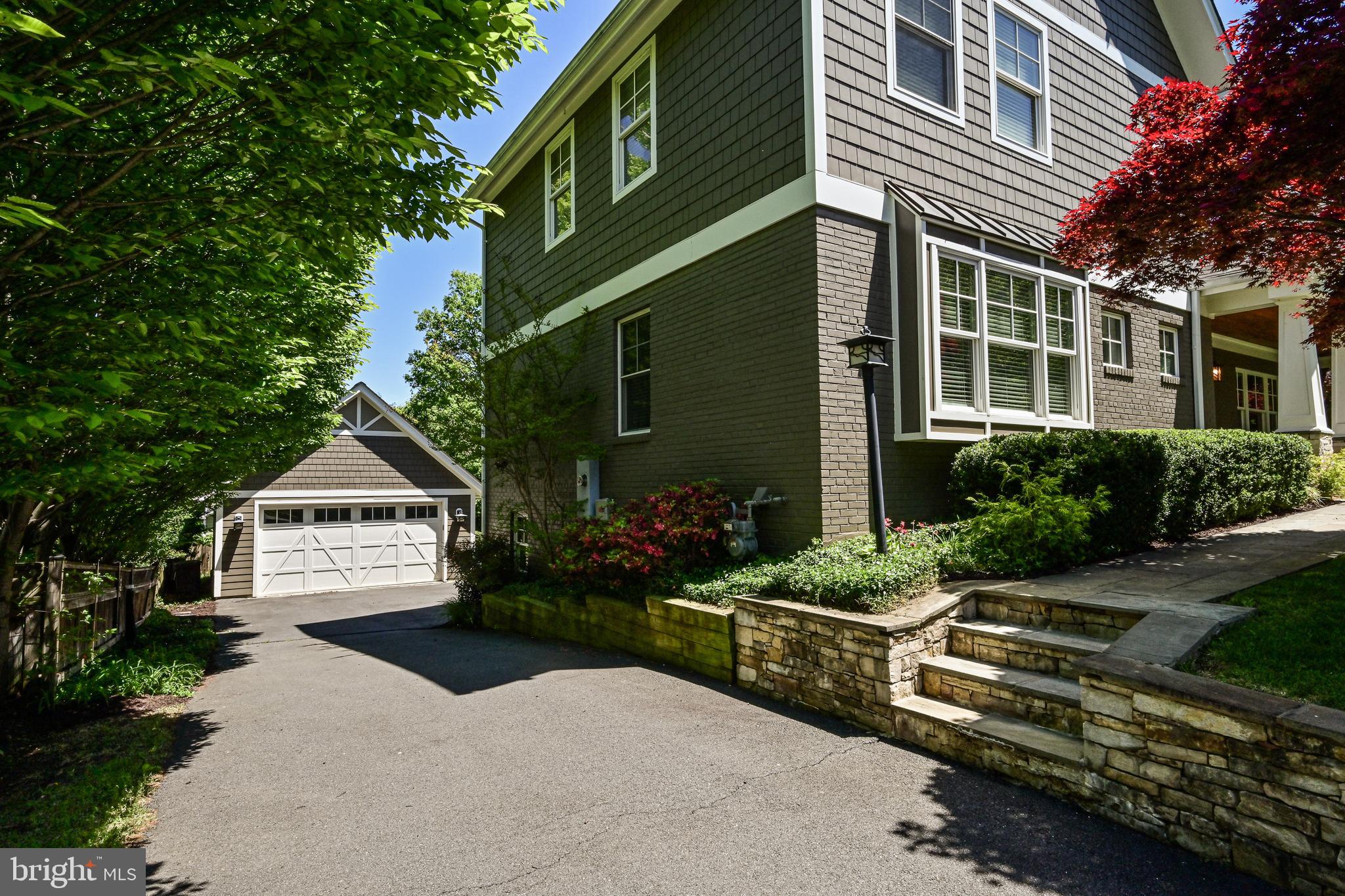 GOLF CLUB MANOR - Residential