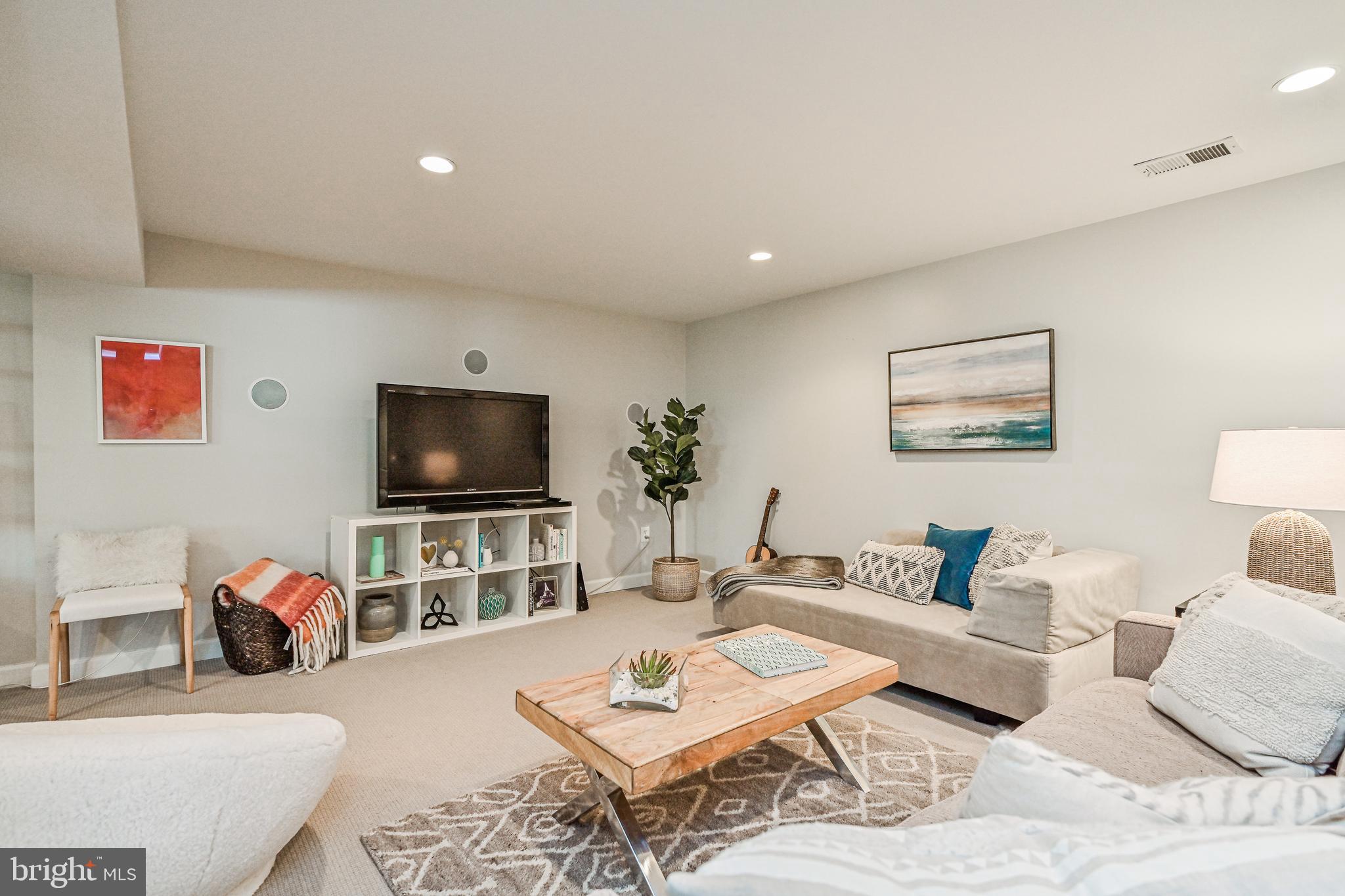 GOLF CLUB MANOR - Residential