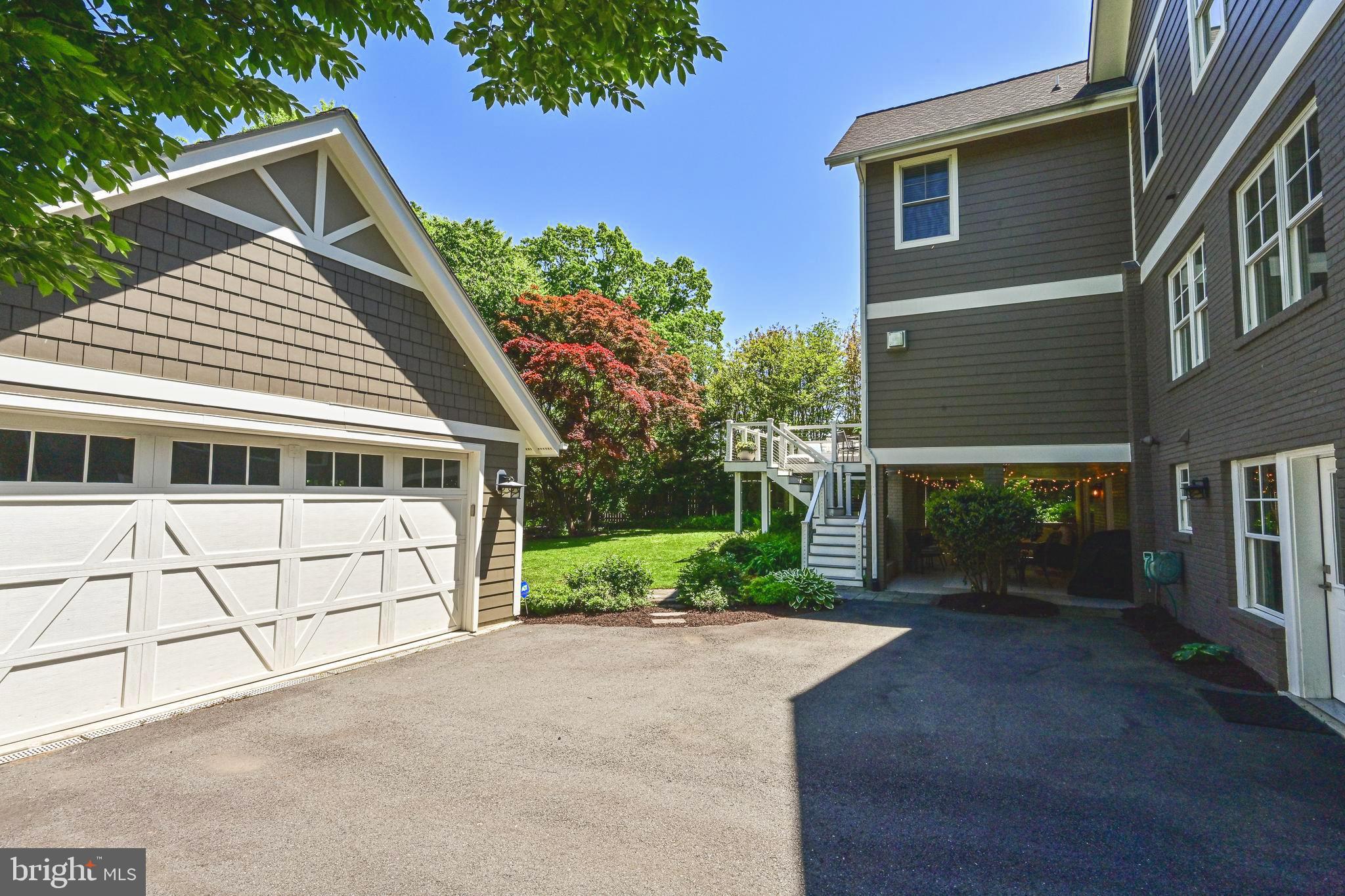 GOLF CLUB MANOR - Residential