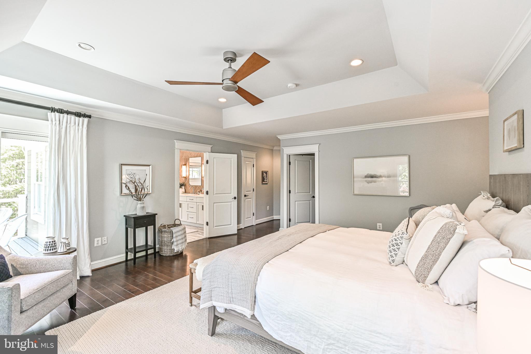 GOLF CLUB MANOR - Residential