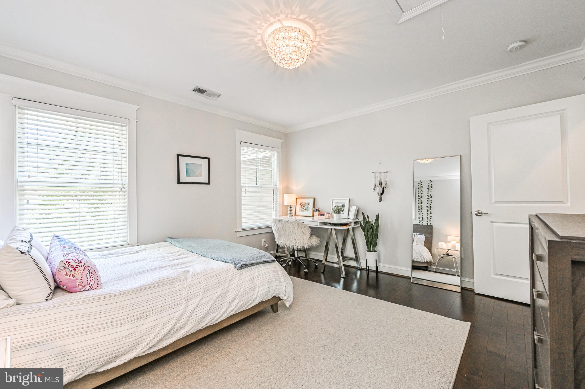 GOLF CLUB MANOR - Residential