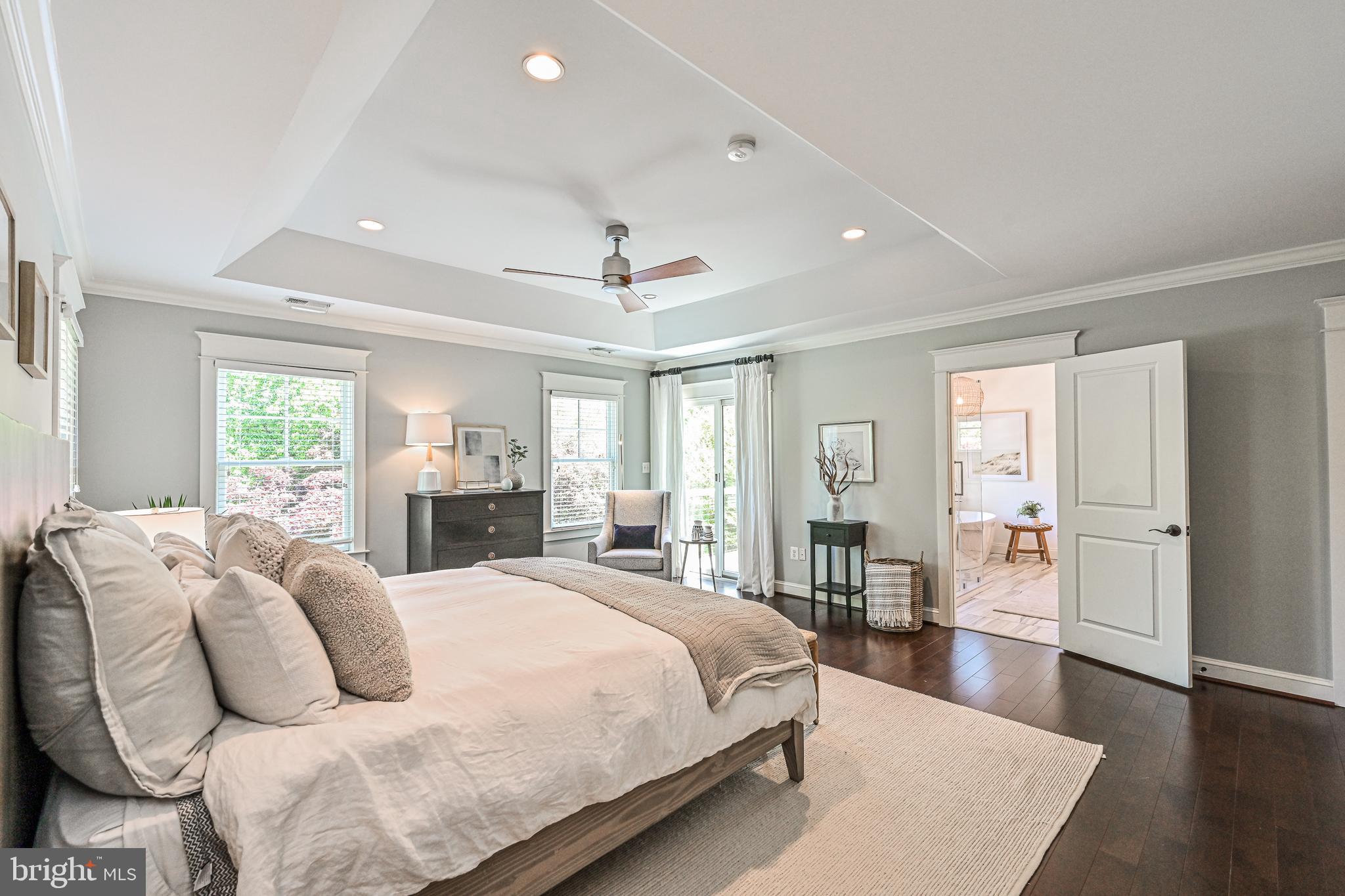 GOLF CLUB MANOR - Residential