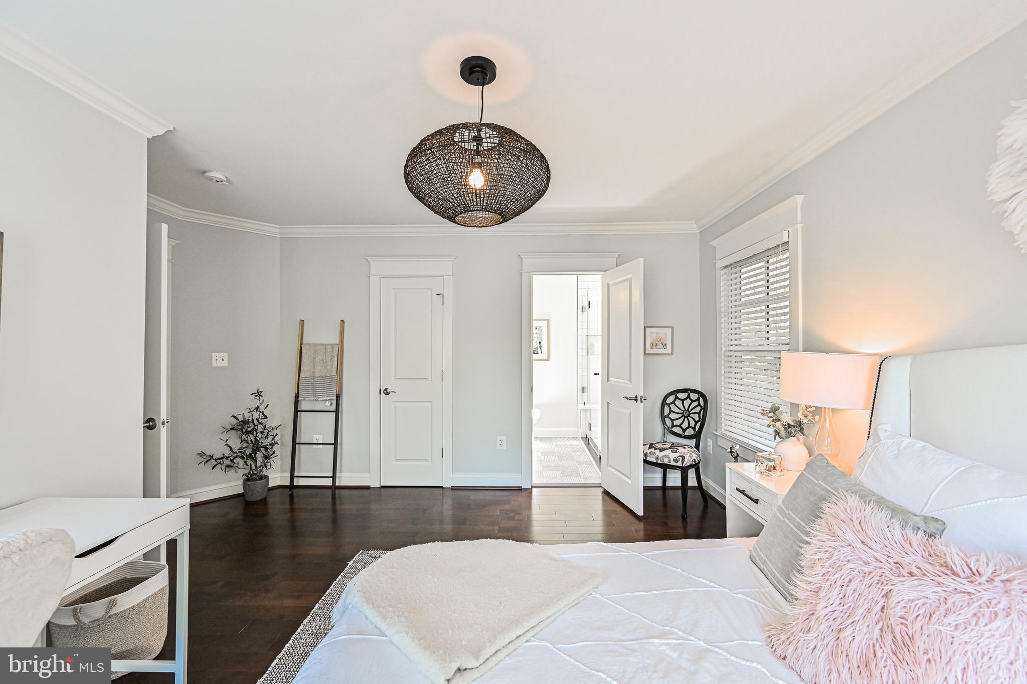 GOLF CLUB MANOR - Residential