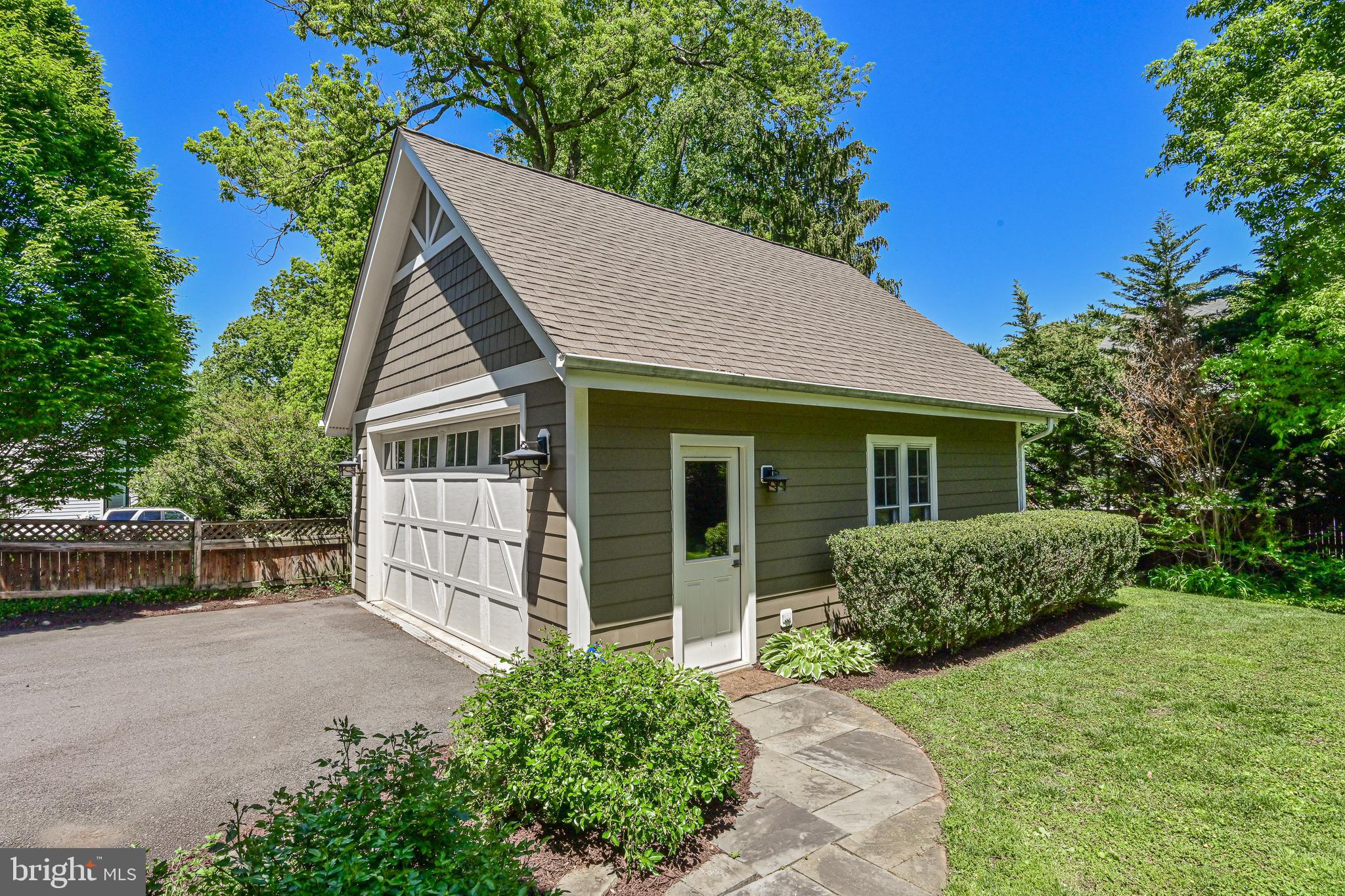 GOLF CLUB MANOR - Residential